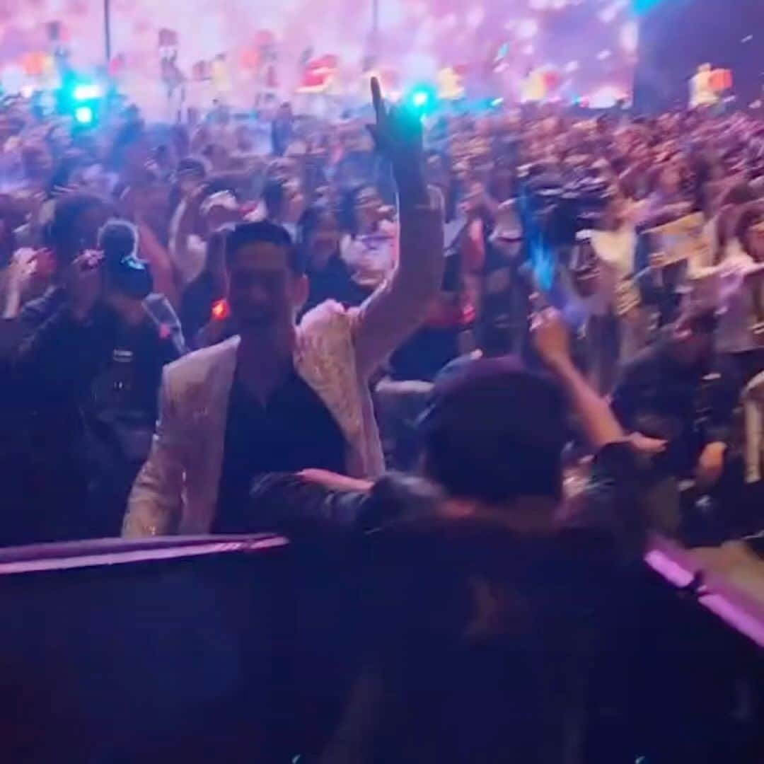 リン・チーリン（ファンアカウント）のインスタグラム：「High Five to  Exile Live 2023 in Taipei ! 🎊 A wonderful show ! 🥰」