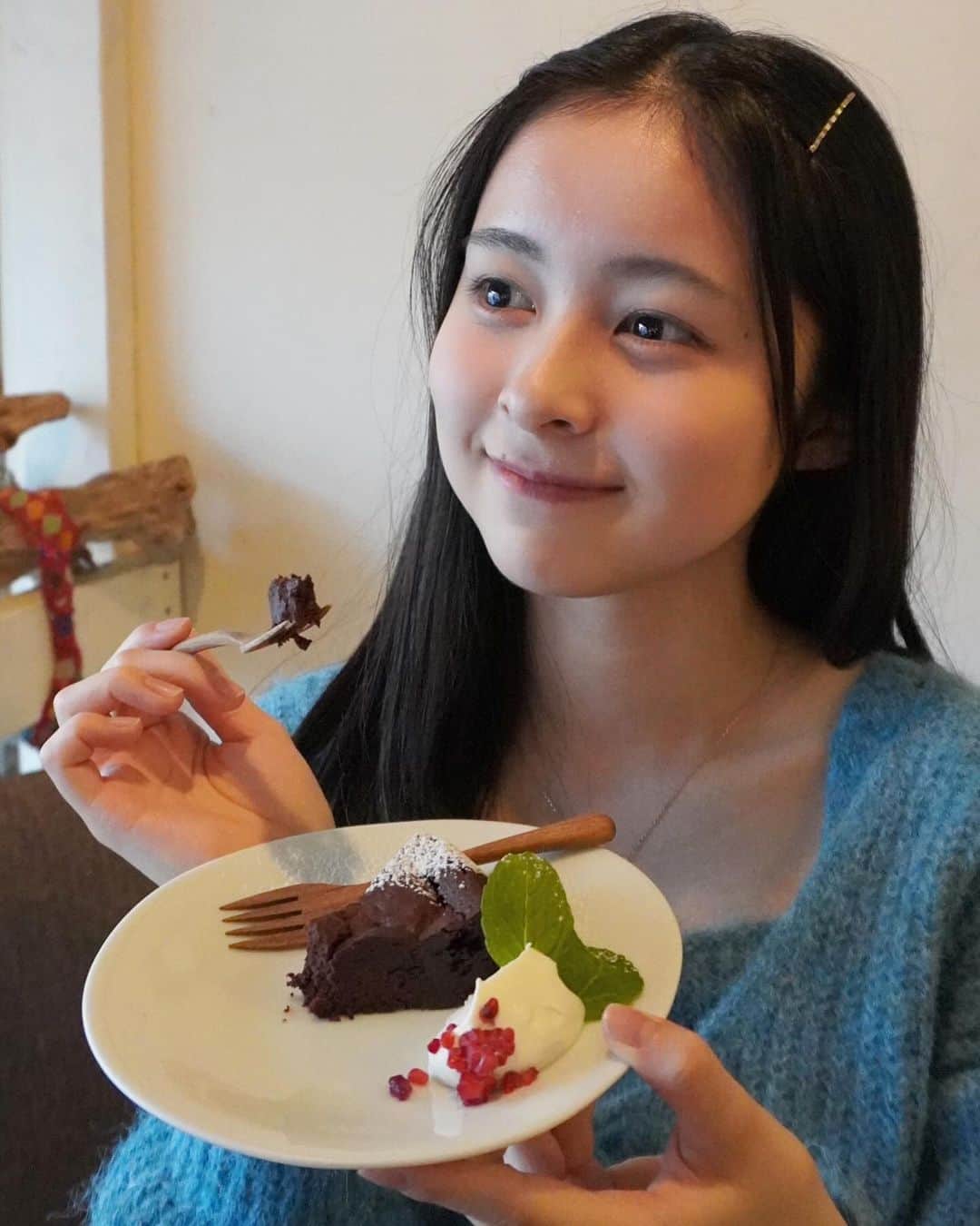 村山千夏さんのインスタグラム写真 - (村山千夏Instagram)「こんばんは。 カメラを片手にスイーツ探しと散策をしました。  Good evening. I took a walk and looked for sweets with my camera in hand.  #jk#ljk#jk3#18歳#18yearsold#05#05line#女子高校生#高校生#高校生女子#下北沢カフェ #下北沢#カフェ巡り #fyp #foryoupage」12月12日 17時29分 - chinatsu___mura