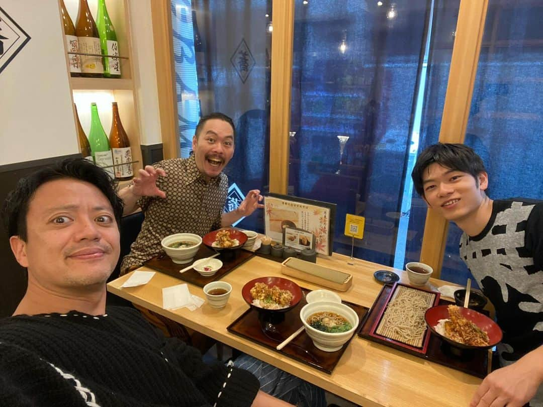 佐藤太一郎さんのインスタグラム写真 - (佐藤太一郎Instagram)「悪役3人でそばランチ」12月12日 17時21分 - satotaichiro_shinkigeki