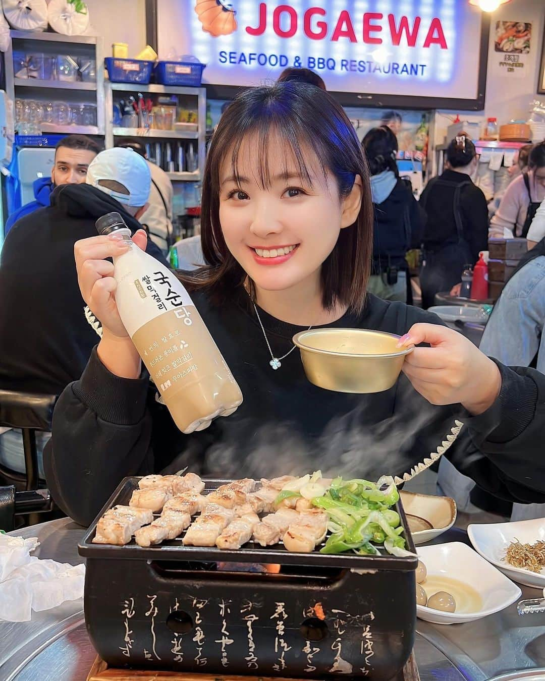 江頭ひなたのインスタグラム：「Popular restaurants in Myeongdong😊  韓国の投稿ラストです🇰🇷 長々お付き合い下さりありがとう💕 人気店に行ってきた😊映ってないけど、ここのユッケがめちゃくちゃ美味しかったです✨ マッコリも美味しかった😊  📍JOGAEWA   #明洞 #jogaewa #韓国料理 #koreanfood #korean #seoul #韓国 #ソウル #myongdong #韓国旅行 #女子旅 #海外旅行 #海外旅行好きな人と繋がりたい」