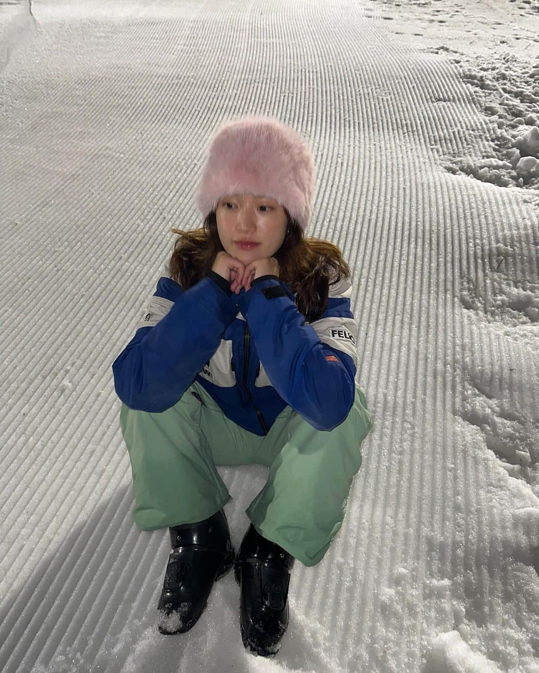 イ・ハウンさんのインスタグラム写真 - (イ・ハウンInstagram)「⛷️¸.•*¨*•🎿¸.•*¨*•🚡¸.•*¨*•❄️ 십여년만에 스키장을 다녀오다....(폴대 너무 꽉 쥐어서 손가락에 쥐남)」12月12日 17時24分 - lhaeun96