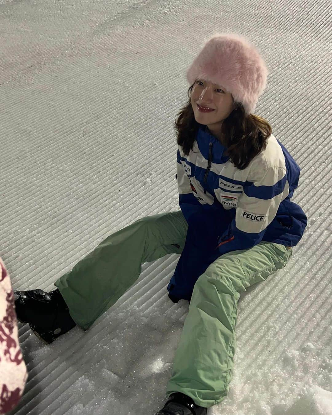 イ・ハウンさんのインスタグラム写真 - (イ・ハウンInstagram)「⛷️¸.•*¨*•🎿¸.•*¨*•🚡¸.•*¨*•❄️ 십여년만에 스키장을 다녀오다....(폴대 너무 꽉 쥐어서 손가락에 쥐남)」12月12日 17時24分 - lhaeun96