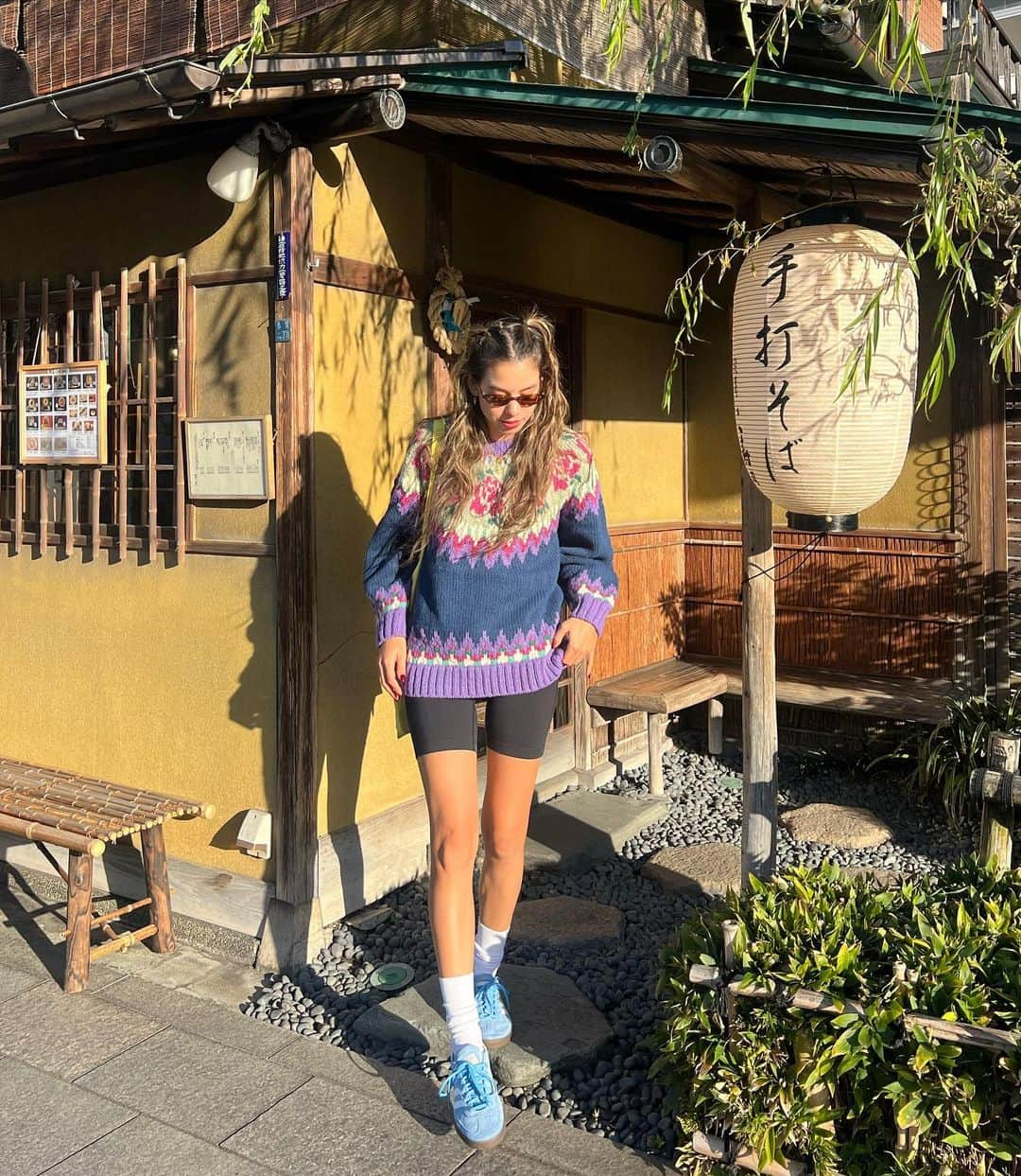 Rika Vanessaさんのインスタグラム写真 - (Rika VanessaInstagram)「HAVE A GRATEFUL DAY🧡☮️🌼✌🏽  今日12/12 18:00〜昨年即完売となった "ROSE PATTERN WOOL KNIT CREW "の HOLIDAY LIMITED カラーが 公式ウェブストアにて数量限定発売🥰  @haveagratefulday_official ✌🏽🧡  これがめちゃくちゃ可愛いの🥹💜✨ メンズにもウィメンズにも冬着てほしい🫶🏽」12月12日 17時25分 - rikavanessa._