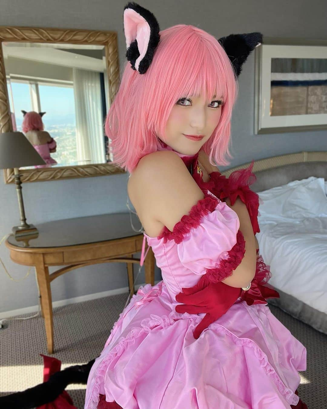 渚みつきのインスタグラム：「ピンクに違和感ある   #東京ミュウミュウ  #ミュウいちご  #コスプレ  #撮影  #キッシュ  #キスシーン  #エロいよね」