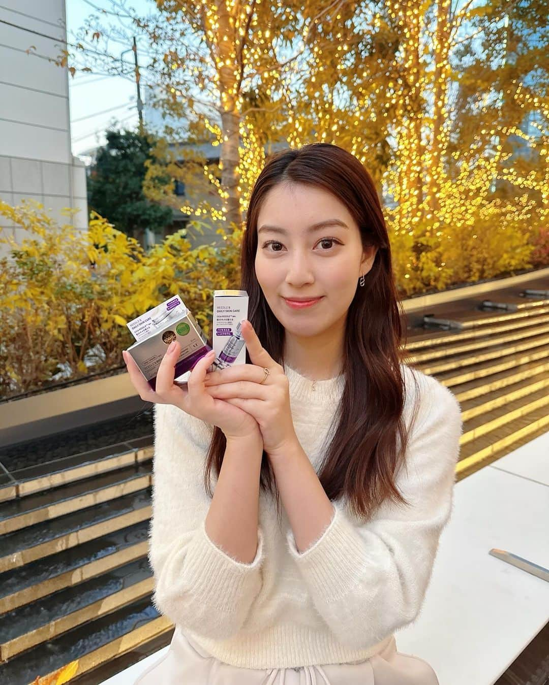 松原伊予菜さんのインスタグラム写真 - (松原伊予菜Instagram)「'  @vtcosmetics_japan @vtcosmetics_spot さんから、クリスマスプレゼントが届きました🎅🏻🎄🎁  @vtcosmetics_review メッセージカードまで入っていてVTさんの 粋な計らいにワクワクしました〜💖 ありがとうございます🥹💌  また、商品レビューしたいと思います🫶🏻📝  #PR #VT#1日1cica#シナジーライン#トナー#トナーパット#フォームクレンザー#毛穴悩みケア#肌のキメ改善#揺らぎ肌ケア#角質ケア#保湿ケア#リッチライン#エッセンス#VTエッセンス#弾力ケア#エイジングケア#リードルショット#VTリードルショット#毛穴#黒ずみ#しわ#ターンオーバー#韓国コスメ#スキンケア#美容針#針美容#針美容液#韓国#xmas」12月12日 17時38分 - iyona_147