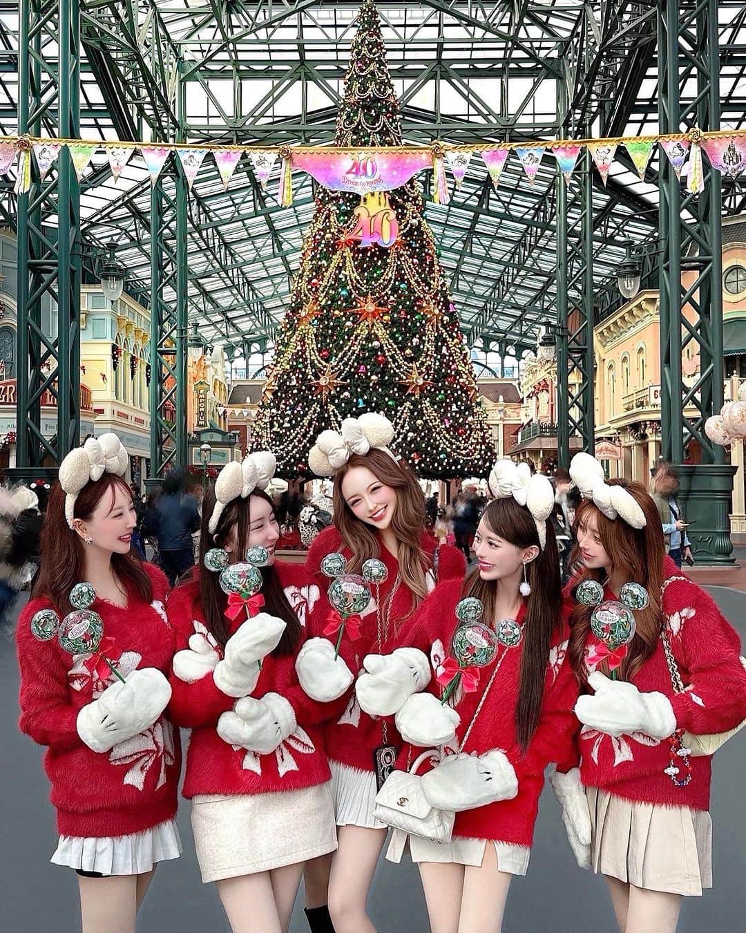 MARIさんのインスタグラム写真 - (MARIInstagram)「𝔻𝕚𝕤𝕟𝕖𝕪 𝕔𝕙𝕣𝕚𝕤𝕥𝕞𝕒𝕤 𝕤𝕥𝕠𝕣𝕚𝕖𝕤 ✨✨🌲❤️ 𝕃𝕠𝕧𝕖❤️𝕞𝕖𝕞𝕓𝕖𝕣🎅🏻✨✨✨ #tokyodisneyresort  #christmasdisney   𝔻𝕚𝕤𝕟𝕖𝕪 𝕔𝕙𝕣𝕚𝕤𝕥𝕞𝕒𝕤 𝕤𝕥𝕠𝕣𝕚𝕖𝕤🌲❤️🏰✨🎅🏻✨❤️✨  Love memberでDisney Christmas😍❤️✨  #tdl #tokyodisneyresort」12月12日 17時41分 - lovexxy0