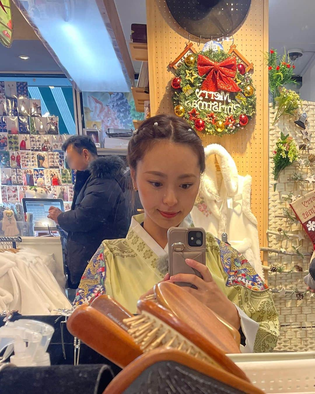 高木晴菜さんのインスタグラム写真 - (高木晴菜Instagram)「はじめての韓服🇰🇷 記念に沢山撮ってくださいました🤣✨  #한복 #韓服」12月12日 17時53分 - harunatakagi