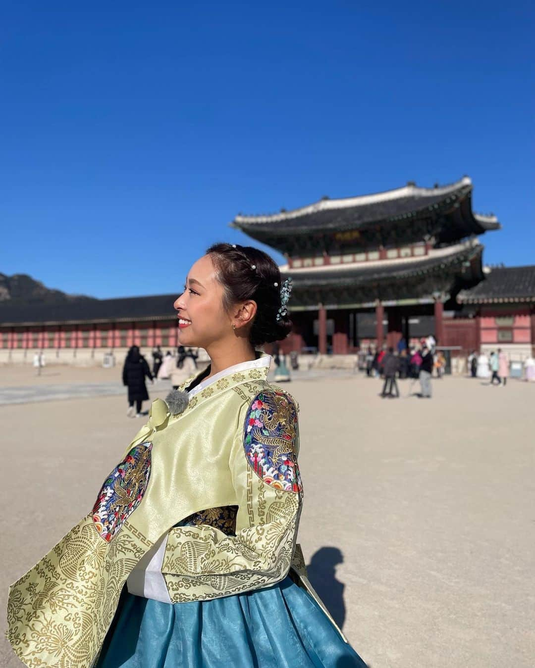 高木晴菜さんのインスタグラム写真 - (高木晴菜Instagram)「はじめての韓服🇰🇷 記念に沢山撮ってくださいました🤣✨  #한복 #韓服」12月12日 17時53分 - harunatakagi