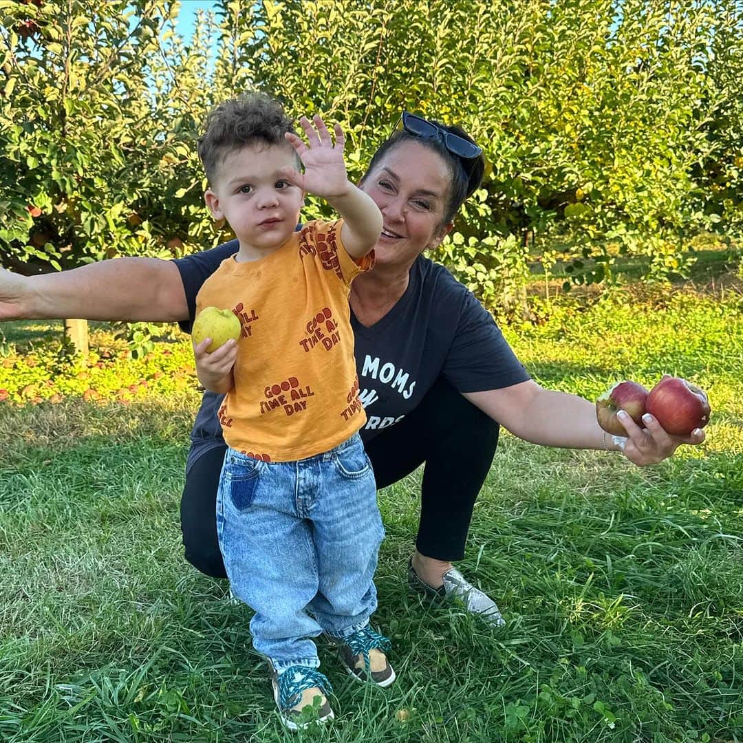 Carli Bybelさんのインスタグラム写真 - (Carli BybelInstagram)「Mommy, Gogo, the GOAT, the legend @jodirae_35 🌟 HAPPY HAPPY BIRTHDAY 🎈🎁🎂 Every day I’m reminded how lucky I am to have you in my life. Your love for your family is unmatched. So unbelievably blessed for your unconditional love, support and strength. I look up to you in so many ways. I know I am who I am today because of you. Thank you for always loving, supporting and fighting for me since day 1. I wish everyone could have a mother & grandmother like you. We love you so friggin much! Can’t wait to celebrate you in VEGAS baby 🎰 Enjoy your special day you are SO LOVED & APPRECIATED!!!!!」12月13日 3時47分 - carlibel