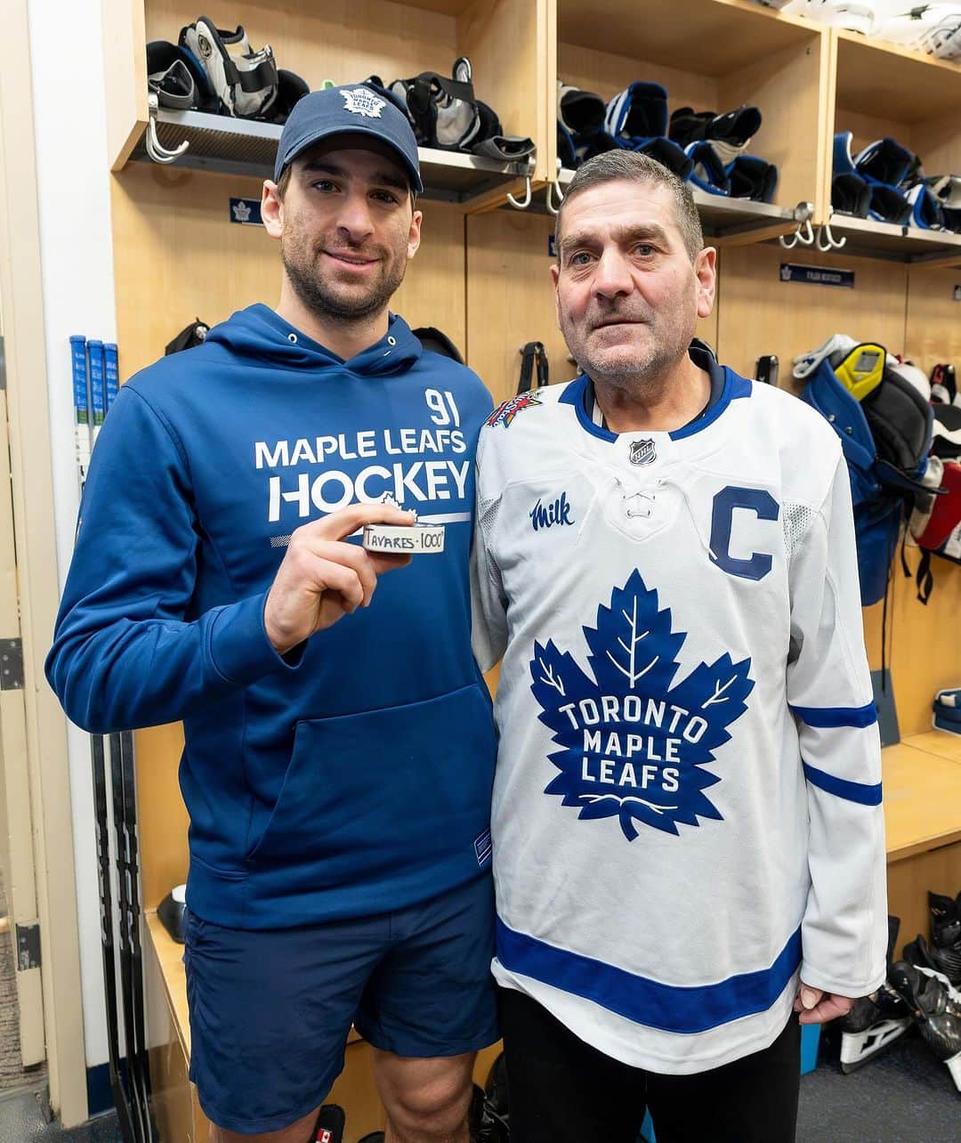 NHLのインスタグラム：「Proud props 💙」