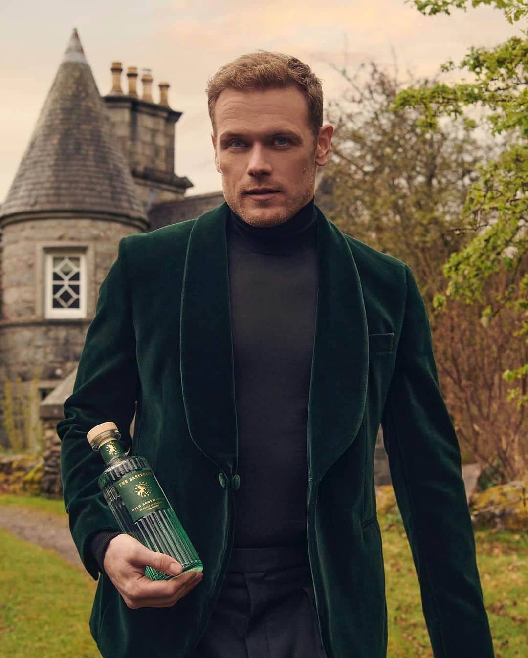 サム・ヒューアンさんのインスタグラム写真 - (サム・ヒューアンInstagram)「Tis the Sassenach Season… 🎄   @sassenachspirits」12月13日 4時41分 - samheughan