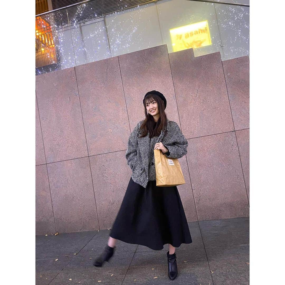 春名真依さんのインスタグラム写真 - (春名真依Instagram)「＊ ベレー帽すき🐈‍⬛🤍  #まいfashion #moussy #yourmle #black #ベレー帽」12月12日 19時49分 - harunamai_official