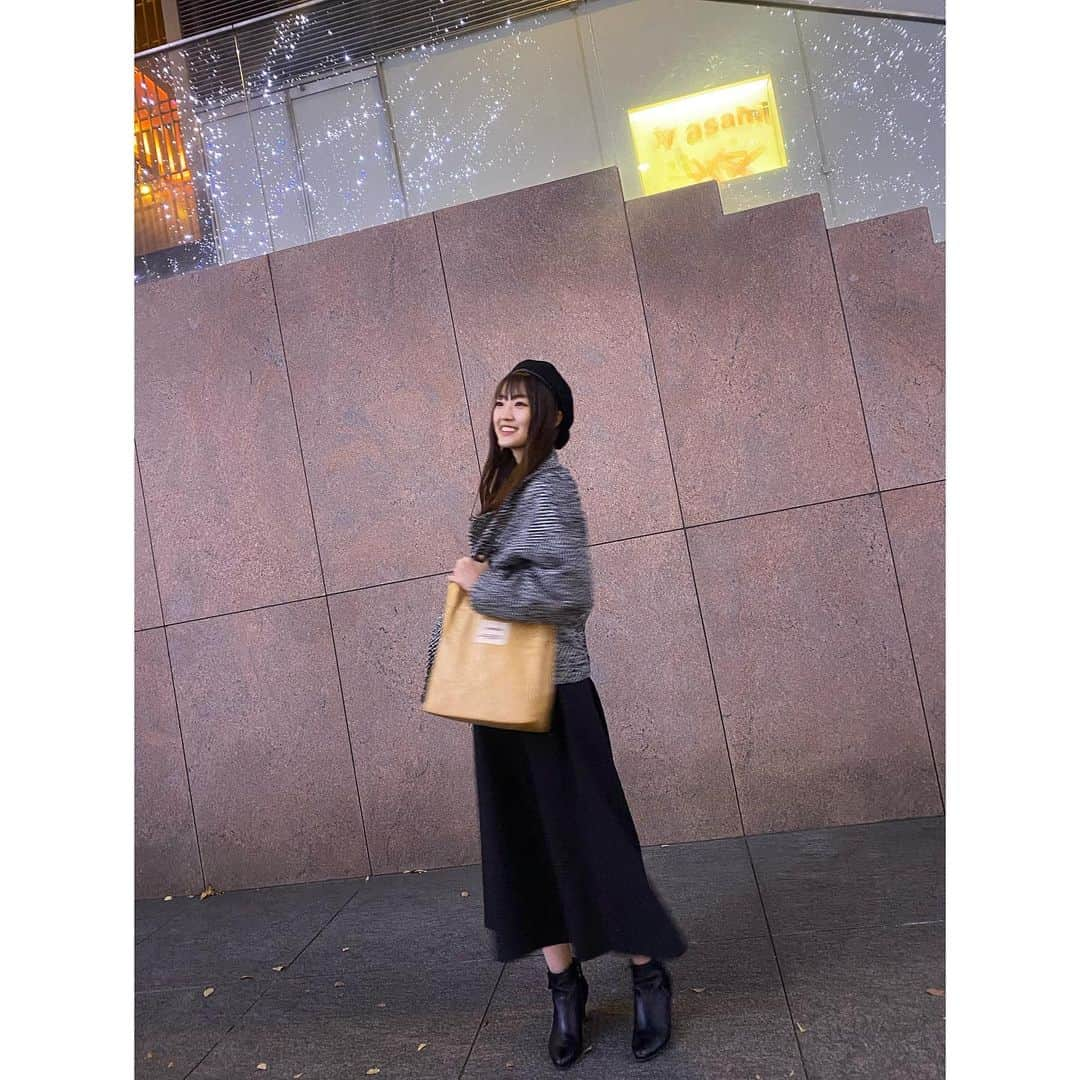 春名真依さんのインスタグラム写真 - (春名真依Instagram)「＊ ベレー帽すき🐈‍⬛🤍  #まいfashion #moussy #yourmle #black #ベレー帽」12月12日 19時49分 - harunamai_official