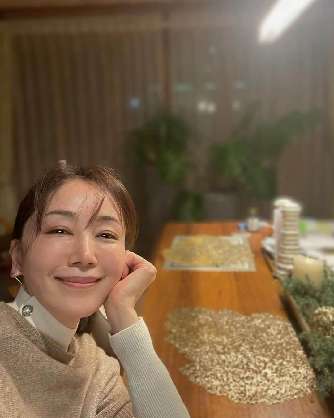 坂村かおるのインスタグラム：「今夜はカレー🍛 ・ じっくり煮込んで美味しくなります様に🥰 ・ インフルエンザも流行ってるし、体調不良になりやすいこの時期😓 ・ 無理しないで、頑張りましょうね。 ・ 今年もそろそろ終わるね‥ ・ ・  いつも「いいね！」を頂きありがとうございます！ 皆さんのコメントに元気を貰っています😊  #クィーンオブ美魔女 #team美魔女 #美ST #坂村かおる #トータルビューティーアドバイザー #美しく老いる #バランス #美容 #コスメ #ファッション #今日のコーデ #トータルバランス #お洒落な人と繋がりたい #コスメ好きな人と繋がりたい #美意識高い人と繋がりたい #美魔女 #美魔女が変わる #アップデートしてる人と繋がりたい #自分らしくアップデート」