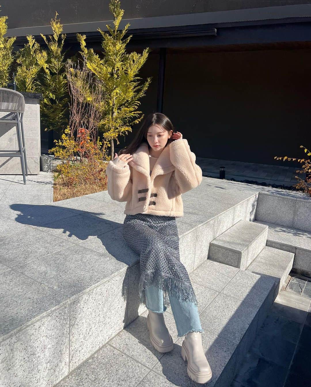 雑賀サクラさんのインスタグラム写真 - (雑賀サクラInstagram)「暖かそうに見えるけどとても寒かった日、もこもこジャケットに助けられたよ☺️🐻  #サクラノシフク」12月12日 19時58分 - sakura_saiga