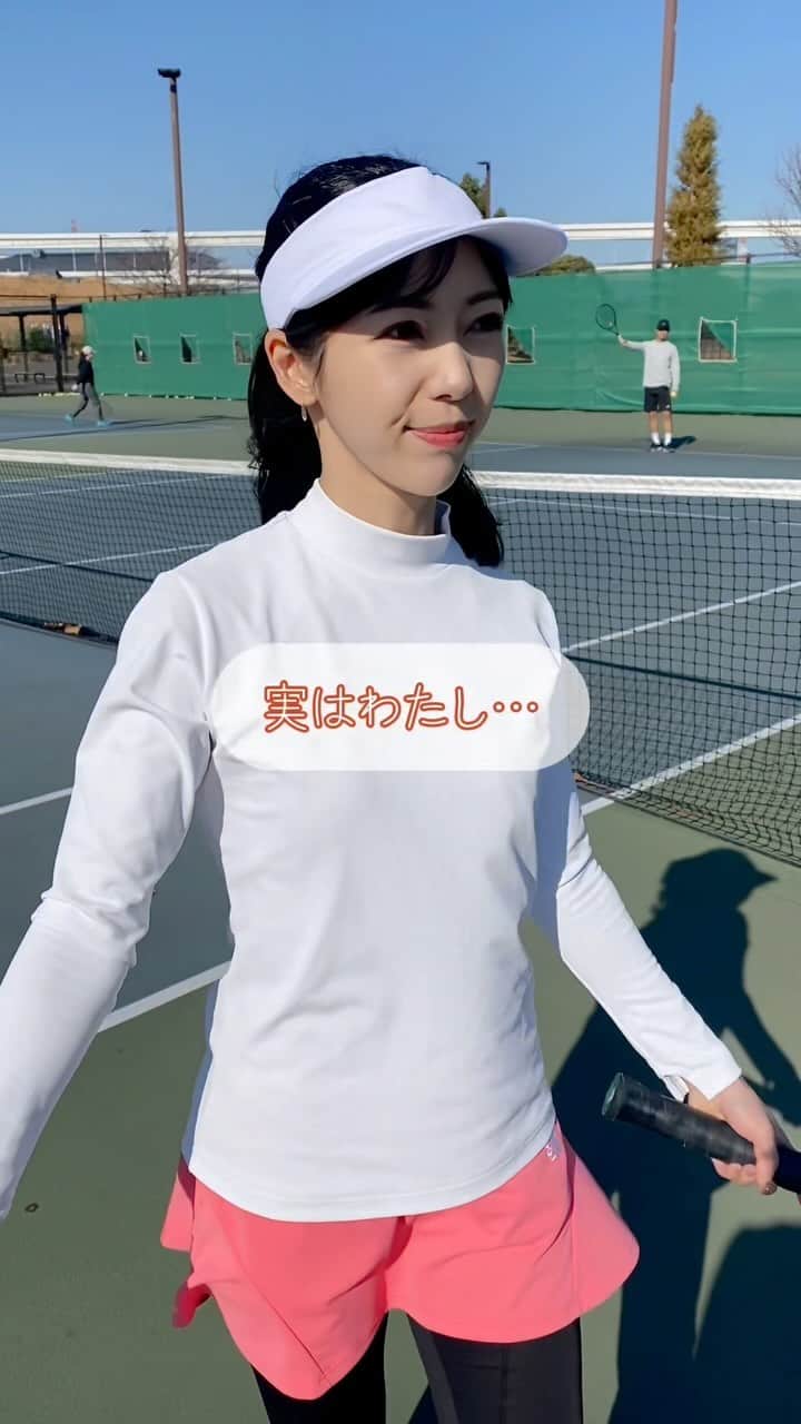 川又智菜美のインスタグラム：「@chinami_k0204 ☜社会人でテニスに恋したアラサーの記録 ⁡ テニスは脱力！力いらない！と聞くけれど 〈無駄な〉力がいらないだけで 自分の身体を思うように動かせるような 筋肉はいるなぁ、、と気づきました🫢 ⁡ でもトレーニングなんてやってこなかったし、 テニスに必要な部位もわからないな、と 悩んでいたところ、 今通ってる東テニス整骨院に出会いました💚 @tenikotsu  ⁡ その頃もテニスの回数は割と多かったので 身体がボロボロで😂 ケアで行って、 トレーニングもやってるとは最初知りませんでした。 ⁡ 話していくうちにトレーニングメニューもあって、 私みたいな初心者でも オッケーだというのでお願いすることに🙏 ⁡ 私はトレーニングをはじめて 自分で自分の身体を知ることができたり、 動けるようになったりしました🙆‍♀️ ⁡ できなかったこともできるようになって、 自分の身体が変わっていくのが 楽しいなと感じられています✨ （トレーニングはきついけど笑） ⁡ 上手くなるための 近道を探してた私にぴったりでした🥺 ⁡ みなさんはトレーニングしてますか？ コメントで教えてください✐☡ ⁡ #tennis #テニス女子 #テニス #テニス好き #テニスウェア #テニスタグラム #テニス好きな人と繋がりたい #テニス好き #tennislove #tennisgirl #테니스 #테니스치는여자 #スポーツ女子 #tenniscourt #tennisgram #トレーニング #スポーツ #筋肉は正義 #トレーニング女子」