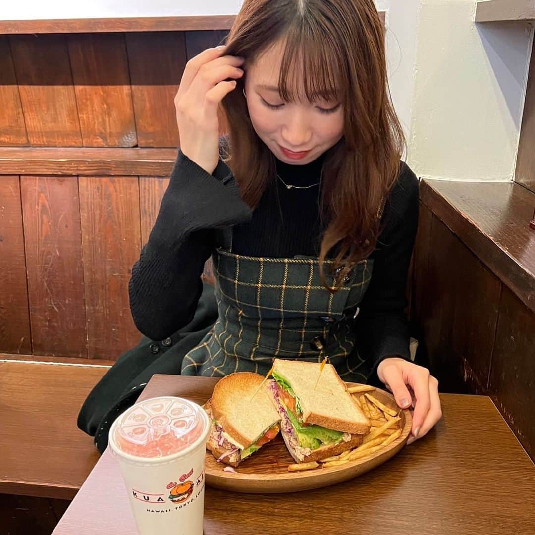 上野優華さんのインスタグラム写真 - (上野優華Instagram)「私の愛してやまないクアアイナ🍔🍟 毎日食べれる。 このポテトが一番好き  #kuaaina #クアアイナ #ハワイアンカフェ #ハンバーガー #グルメバーガー #サンドウィッチ #青山ランチ #青山カフェ」12月12日 20時06分 - yuukaueno0205