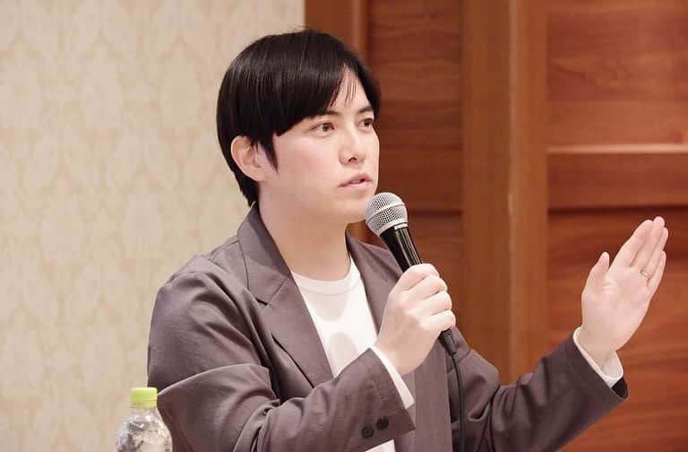 溜口佑太朗さんのインスタグラム写真 - (溜口佑太朗Instagram)「青木さん、長岡さん、米野さんが私の話を聞いてる！ 最高の師走プロ野球選手かっけー！ トークライブもここだけの話ばかりで涎抑えるのに必死でしたよ！ #swallows」12月12日 20時07分 - loveletterztame