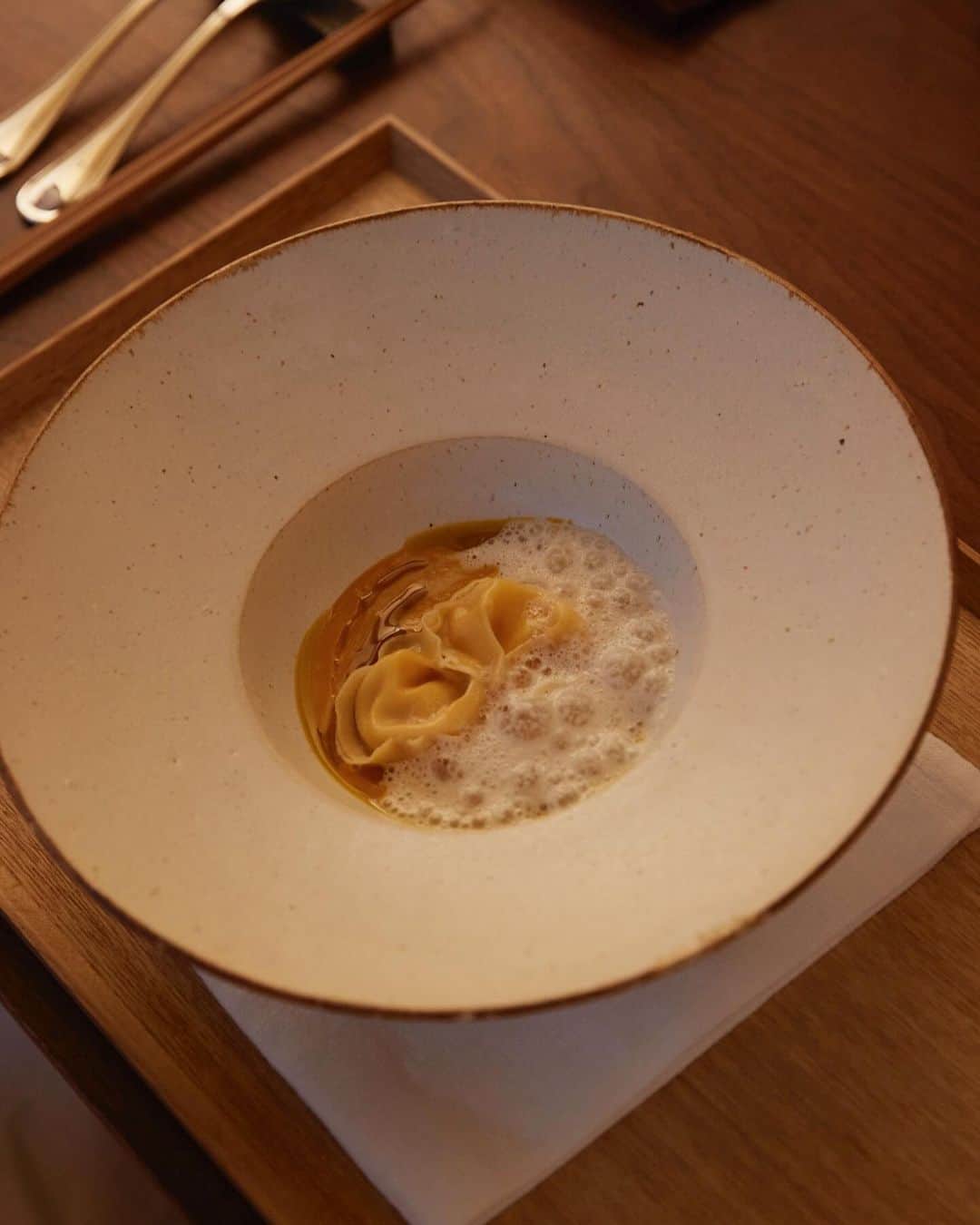 桜田通さんのインスタグラム写真 - (桜田通Instagram)「Amex  前回に引き続き、京都旅です！  ランチではAmexのダイニング予約サービス、ポケットコンシェルジュを活用して、レストランBiniへ行ってきました😊  外観は京町家なので和食かと思いきや、とても美味しいイタリアンでした！ 創作料理にも近い雰囲気で、見た目も心が惹かれる料理が多く、シェフからの説明を聞きながら楽しませていただきました✨  ポケットコンシェルジュにはハイクオリティなレストランが掲載されているので、他にもたくさん気になるレストランがありました😌 とても便利にお店を探すことができるので皆さんもぜひ活用してみてください！  そしてAmexプラチナ・カードと共に過ごした京都滞在記はまだ続きます😌 次は泊まってみたかったホテルのお話です！  @amexjp #Amex @pocket_concierge #PR  photo by @takanoriokuwaki」12月12日 20時00分 - dorisakurada