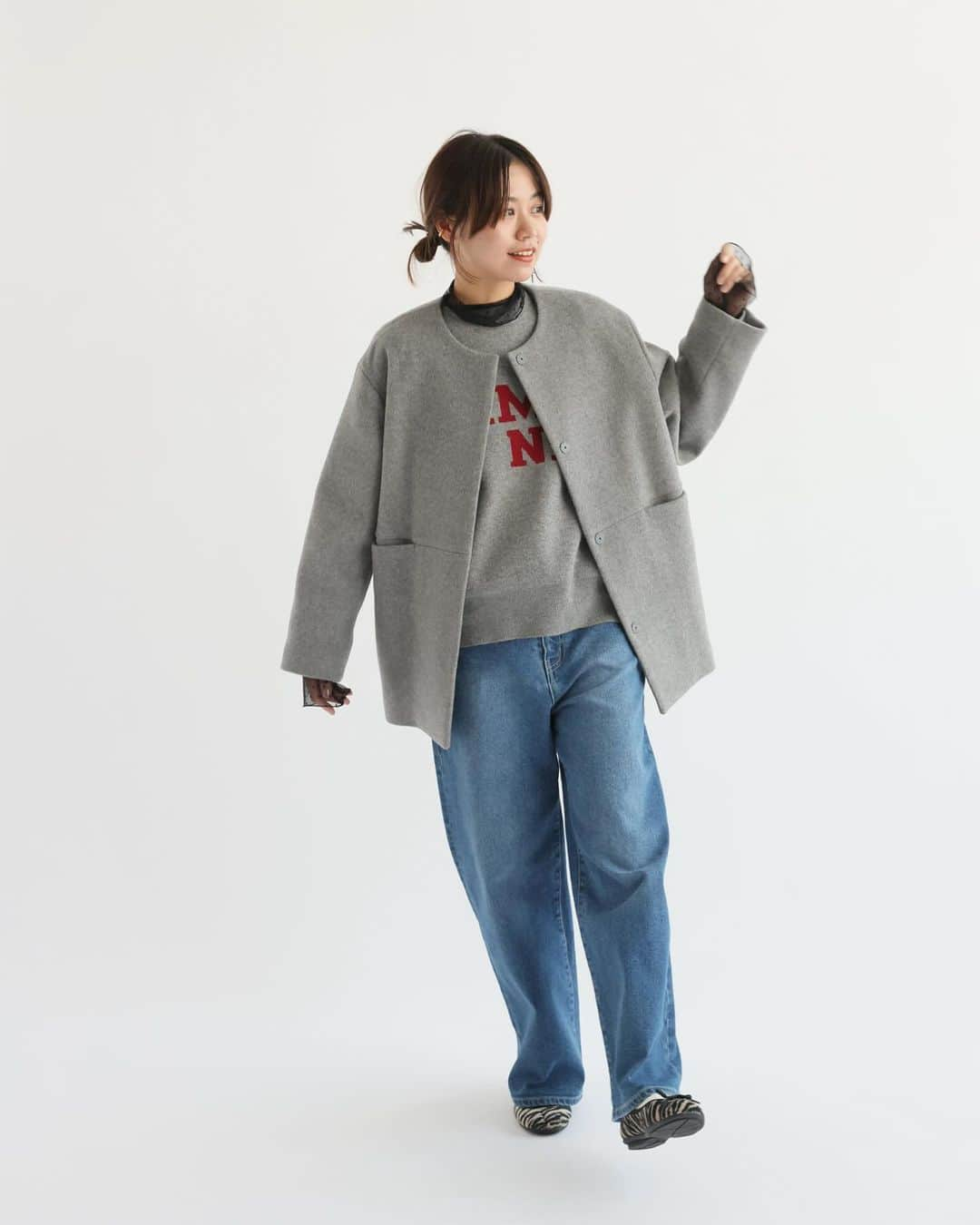 JOURNAL STANDARD relumeさんのインスタグラム写真 - (JOURNAL STANDARD relumeInstagram)「今年のmust buy outer ! 「スーパーファインビーバーシリーズ」から新色のグレーが入荷！ ⁡ ⁡ 肌触り、着心地、お値段 ⁡ どれをとっても満足できる、relumeの最推しコートです。 前回即完売したロング丈のスタンドカラー、フード、クルーネック。 ⁡ ⁡ ⁡ アウターこそトレンドのグレーを取り入れて、一気に今年らしい着こなしに！ ⁡ ⁡ ——————— ⁡ スーパーファインビーバークルーネックコート ¥24,200(税込) 𝗇𝗈.23020462709040 ⁡ スーパーファインビーバースタンドコート ¥31,900(税込) 𝗇𝗈.23020462710040 ⁡ スーパーファインビーバーフーデッドコート ¥31,900(税込) 𝗇𝗈.23020462602040 ⁡ ——————— ⁡ @baycrews #ootd #relumewoman #woolmark #adidas #journalstandardrelume #baycrews #relume #ジャーナルスタンダードレリューム #レリューム #ベイクルーズ #カジュアル #カジュアル派 #カジュアルファッション #大人カジュアル #ウールコート #グレーコート #グレーカラー #アウターコーデ #ロゴニット #チュールインナー #レイヤード #デニム #柄スカート」12月12日 20時04分 - js_relume