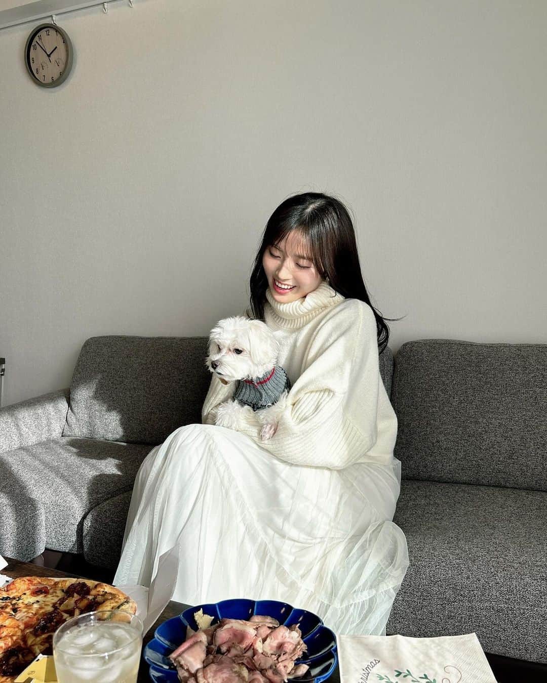 中野優香さんのインスタグラム写真 - (中野優香Instagram)「一足早くお家でクリスマスパーティー🎄  みんなでプレゼント交換して楽しかったなぁ🥹  ごてんさんは人間が大好きなので友達がお家に来てくれて幸せそうでした😇🐾  #クリスマス#クリスマスパーティー#クリパ」12月12日 20時05分 - yuuka._.nakano