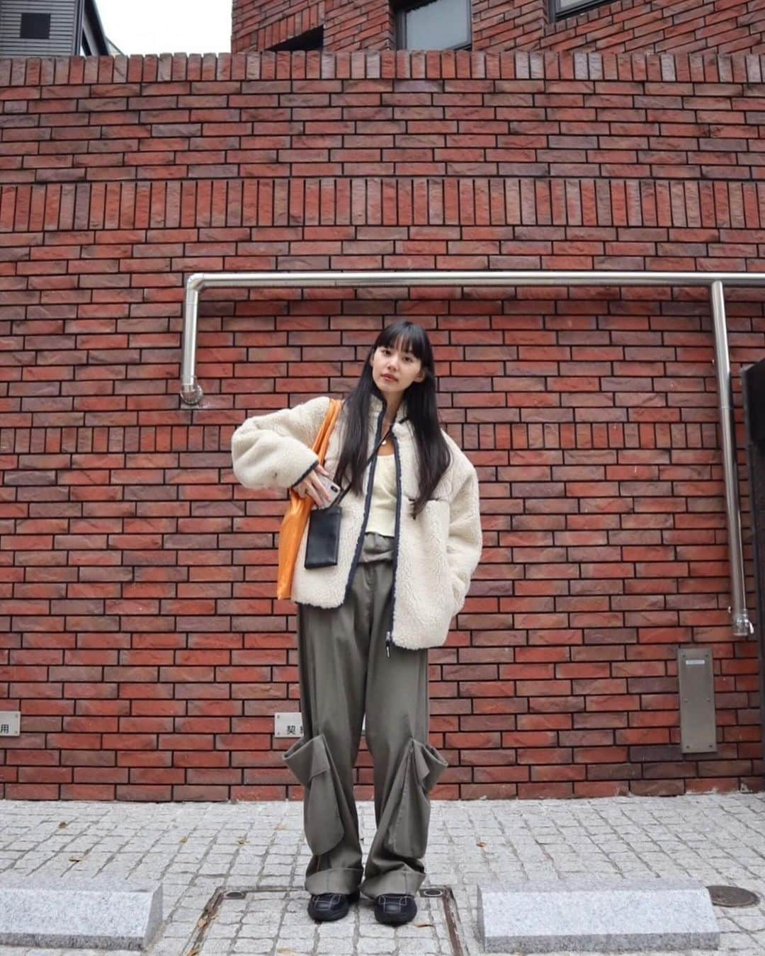 Shiho Sasakiさんのインスタグラム写真 - (Shiho SasakiInstagram)「❄️✌︎🩵  #outfit_shiho #ファッション #コーディネート #今日のコーデ #今日のファッション #大人カジュアル #モードカジュアル #黒髪ロング#冬コーデ」12月12日 20時15分 - shihomurata0718