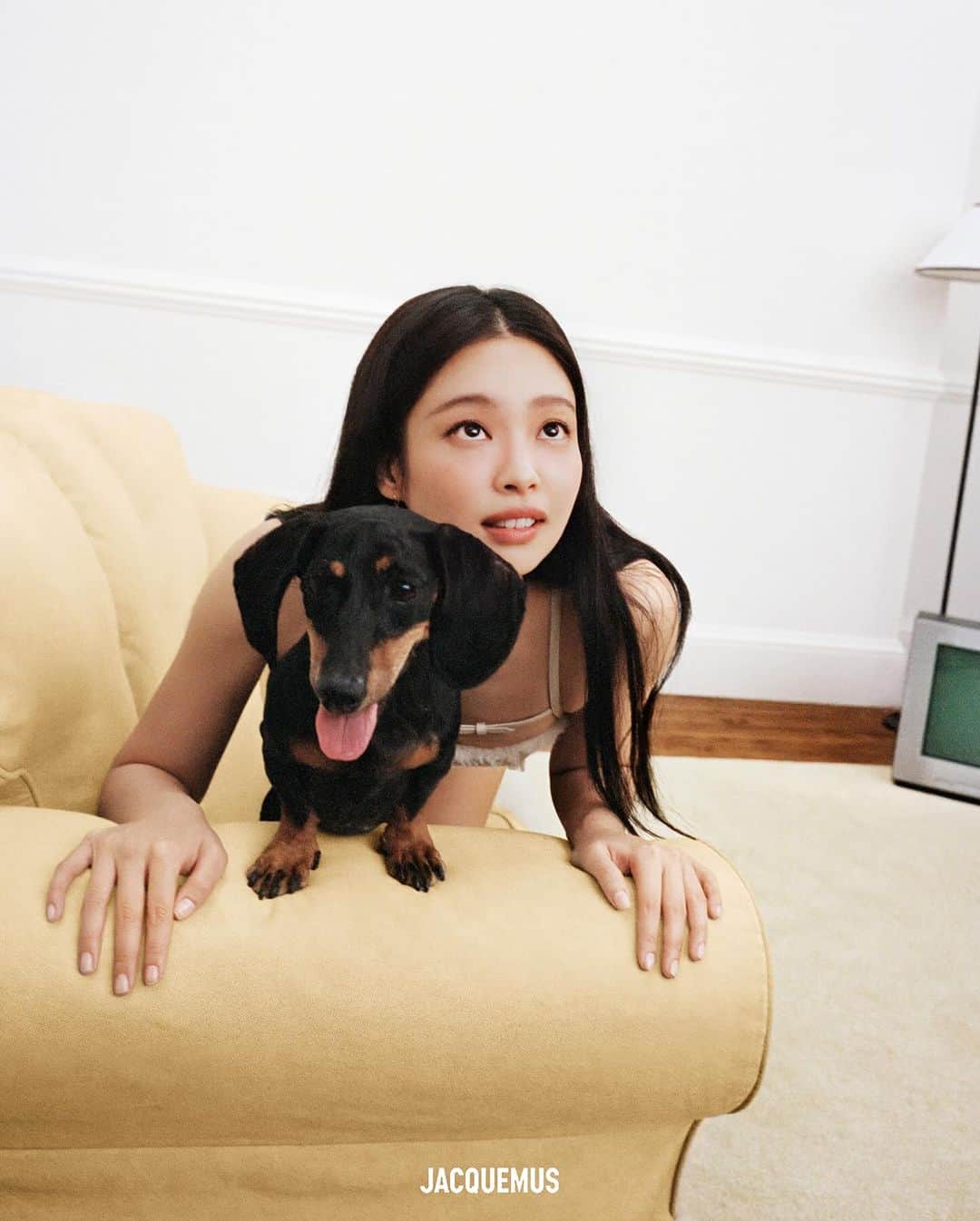 ジャックムスさんのインスタグラム写真 - (ジャックムスInstagram)「IN BED WITH JENNIE THE NEW « GUIRLANDE » CAMPAIGN WITH @jennierubyjane  JACQUEMUS.com」12月12日 20時13分 - jacquemus