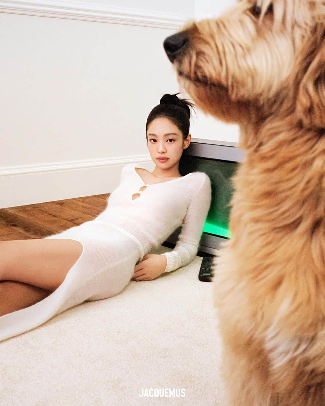 ジャックムスさんのインスタグラム写真 - (ジャックムスInstagram)「IN BED WITH JENNIE THE NEW « GUIRLANDE » CAMPAIGN WITH @jennierubyjane  JACQUEMUS.com」12月12日 20時13分 - jacquemus