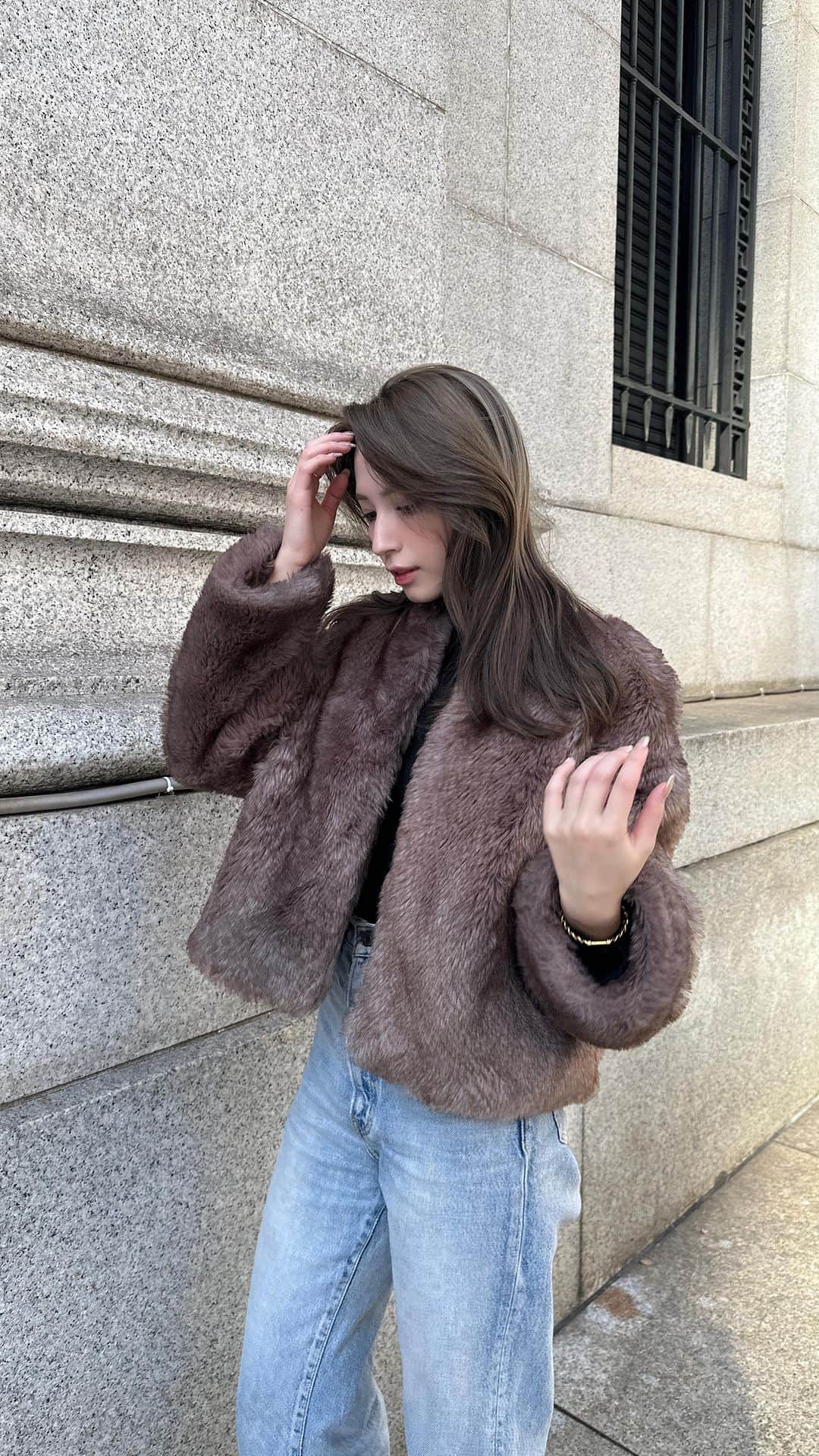 ホルトえみりのインスタグラム：「I like to dress simply these days」