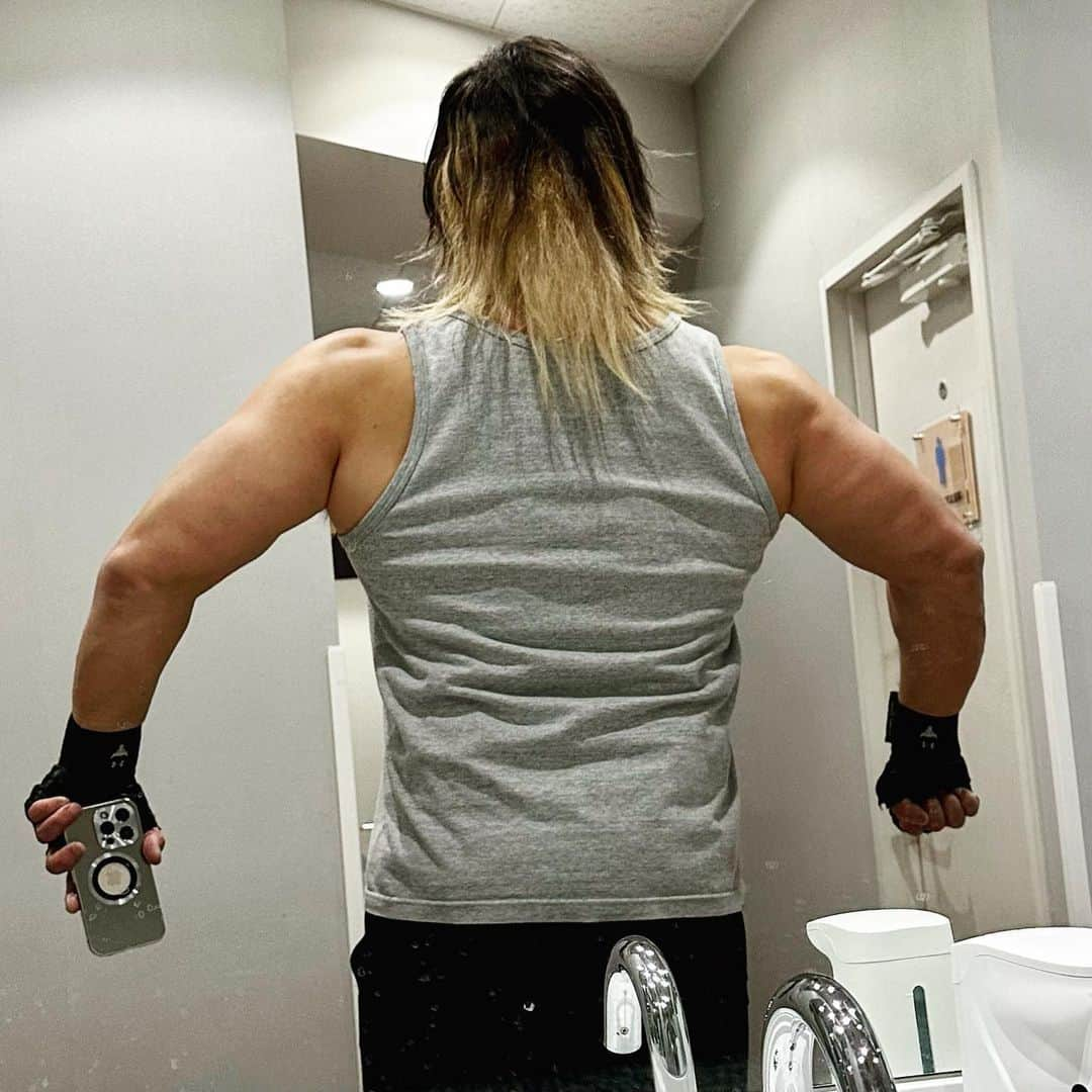 棚橋弘至さんのインスタグラム写真 - (棚橋弘至Instagram)「今日は #背中トレ 💪  #backworkout #anytimefitness   ローイング系だけで、追い込んでみた。ロー&ロー&ロー。」12月12日 20時18分 - hiroshi_tanahashi