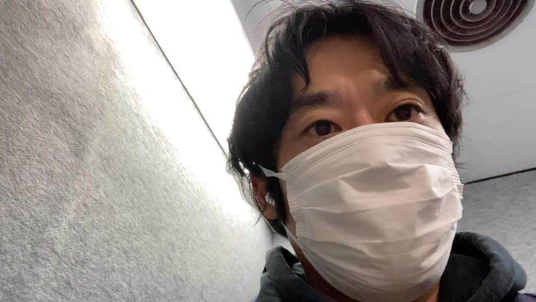 村上健志のインスタグラム：「密着。」