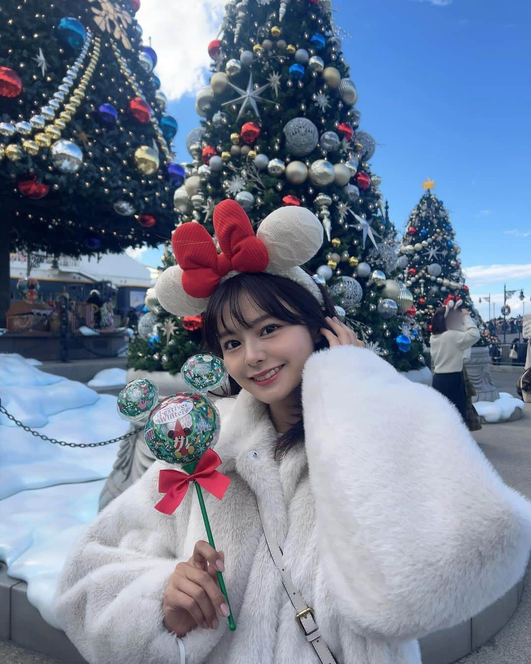 本間日陽さんのインスタグラム写真 - (本間日陽Instagram)「夢の国➰🎄💕💕💕💕💕  #クリスマスディズニー #ディズニークリスマス #ディズニーシー #ディズニーグルメ #tokyodisneysea #tokyodisneyresort #クリスマス#クリスマスコーデ #ディズニーコーデ #冬ディズニー #321_code」12月12日 20時29分 - hinata_homma1110