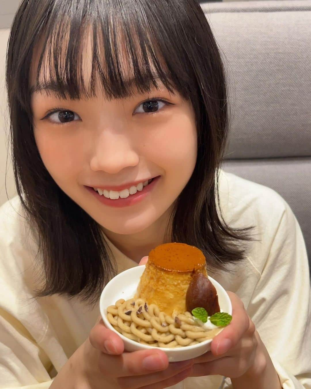 山﨑愛生さんのインスタグラム写真 - (山﨑愛生Instagram)「. お母さんと キハチカフェのアフタヌーンティーに行きました🫖  季節限定の栗のアフタヌーンティーです🌰  📷 ♡全部とっても美味しかった😋 ♡お気に入りは胡麻のクッキー🍪  #キハチカフェ #アフタヌーンティー  #栗 #季節限定  #モーニング娘 #モーニング娘23  #morningmusume23  #山﨑愛生 #パンダさんパワー」12月12日 20時31分 - mei_yamazaki.official