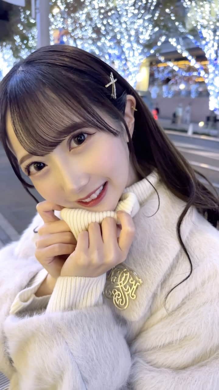谷崎早耶のインスタグラム：「❄🫧  クリスマスの季節ですね🎅🏻🤍  アウター … #SNIDEL 今年ゲットしたお気に入りのアウターです♡  TikTokの動画、インスタでも載せちゃお…！！ わたしとイルミネーションデートしてください💭💭」