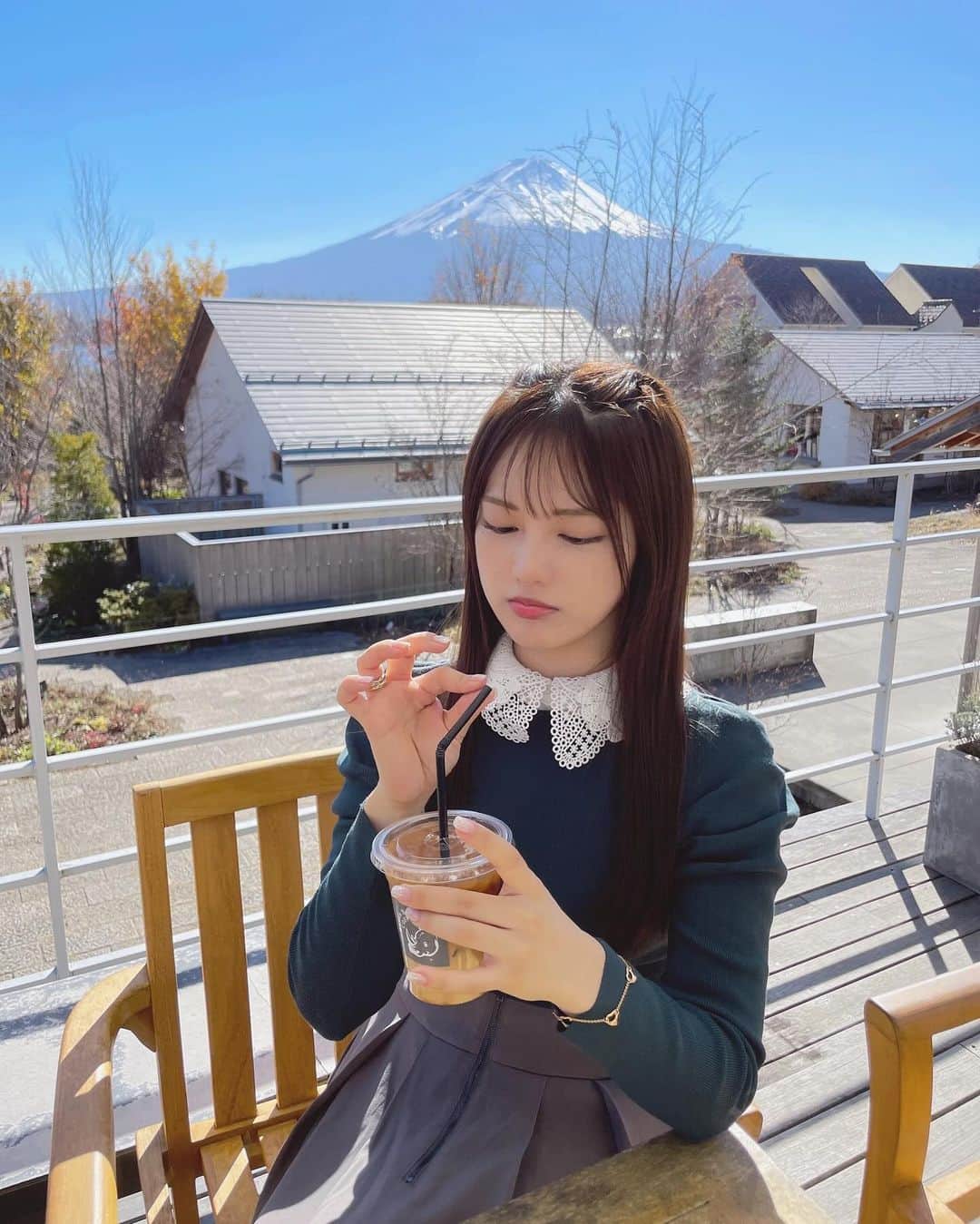 森みはるさんのインスタグラム写真 - (森みはるInstagram)「テラス席でランチするのってなんかいいよね〜🍕  #河口湖#山梨#河口湖カフェ#河口湖グルメ#富士山#japan#mtfuji#kawaguchiko#japanesefood#japanesegirl#pizza#lunch」12月12日 20時38分 - miharu_mori