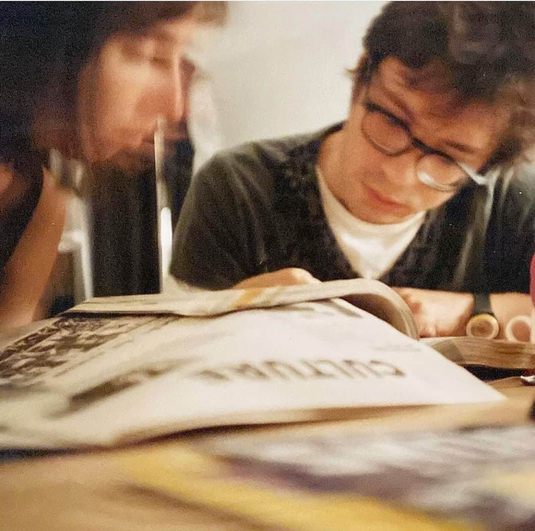 オリヴィエ・ザームのインスタグラム：「Elein Fleiss and me working on the project of Purple in 1991 in Paris @eleinlookingback @purplefashionmagazine」