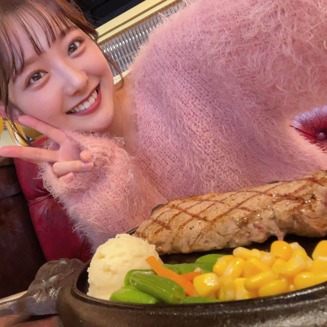 悠花さんのインスタグラム写真 - (悠花Instagram)「初！沖縄！！🌺♡ ・ アメリカンビレッジで どデカいお肉を食べました🤤🍖 ・ 写真ちょこちょこ載せていきますね〜📸☺︎ ・ #沖縄 #はるかコーデ」12月12日 20時48分 - haruka_217_