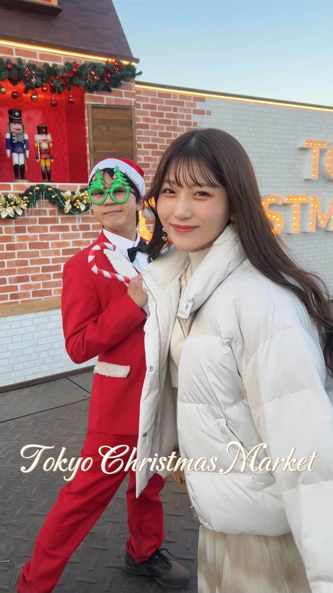 宇佐神星（きらり）のインスタグラム：「東京クリスマスマーケットin明治神宮外苑🎄  動画撮ってたらサンタさんが入ってきてくれた！🎅🏻笑  #クリスマスマーケット #東京クリスマスマーケット #東京クリスマスマーケット2023 #外苑前 #明治神宮外苑 #クリスマスコーデ #クリスマス #クリスマスツリー #代々木 #tokyochristmasmarket #christmastree #christmasmarket #クリスマスデート #クリスマスマーケット日比谷 #snidel #snidelコーデ #lilybrown #リリーブラウン #reels #デートコーデ #モテコーデ #作品撮り #撮影モデル #リール #サロンモデル #ビジョビ #白コーデ #ニットコーデ #彼女感 #クリスマス2023」