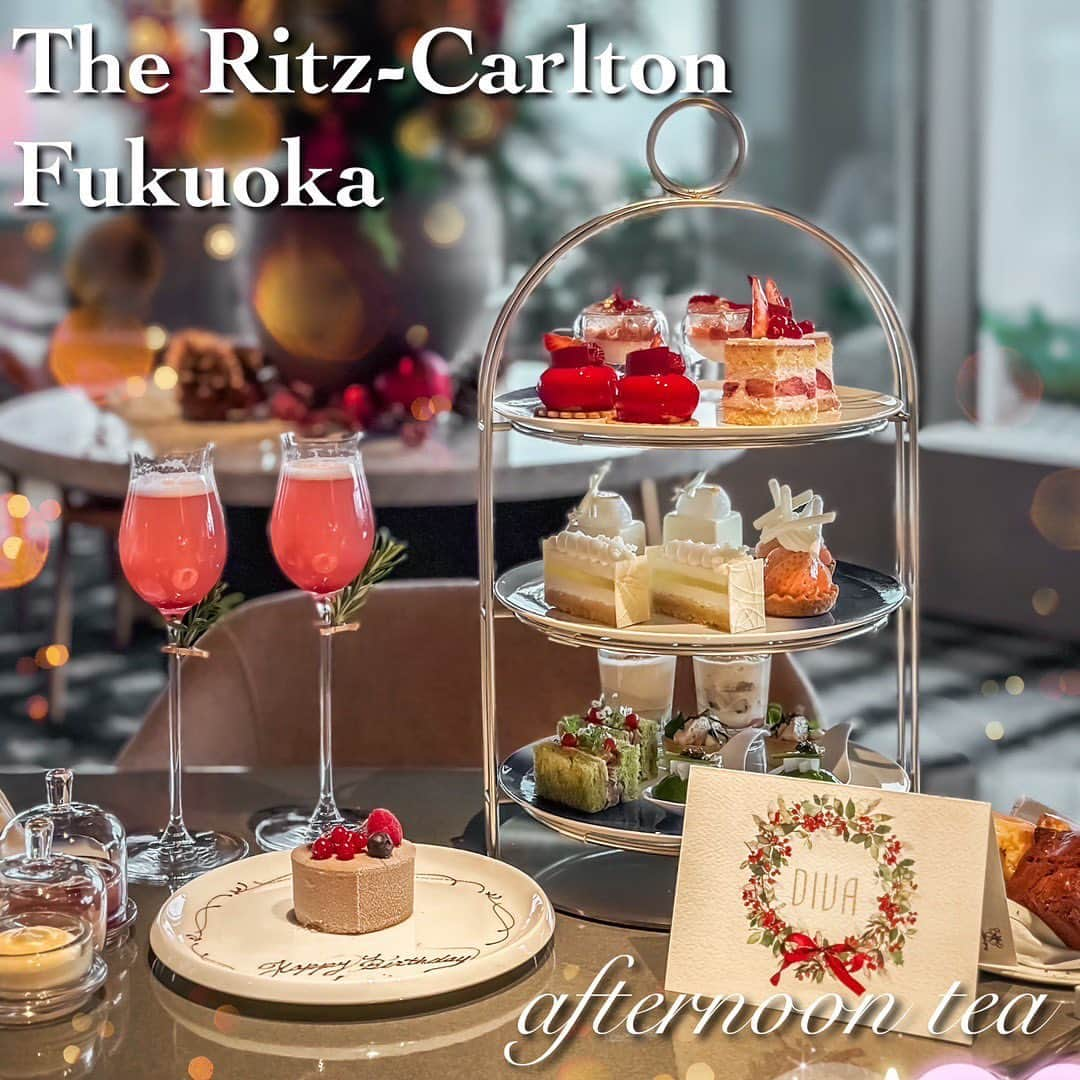 石橋あこのインスタグラム：「🎄  ◆ザ・リッツ・カールトン福岡 『DIVA』 @ritzcarlton.fukuoka   ◆クリスマス限定アフタヌーンティー¥8,800-  📍福岡県福岡市中央区大名2丁目6−50  リッツカールトン福岡が初めて迎えるホリデーシーズンということで行って来ました🎄🤍 クリスマス限定アフタヌーンティー🫖❤️ ホテル内にはクリスマスツリーが飾られていたりホリデームード満載✨  乾杯のドリンクもクリスマスカラー🥂❤️ あまおうやトリュフにキャビアなど、スペシャルな食材が使われたスイーツやセイボリー達🍰 大満足すぎました🥹🤍 次のアフタヌーンティーも楽しみすぎる✨  ハートのチョコケーキはお誕生日お祝いで頂きました🎂  予約かなり混み合ってそうなので 興味ある方はお早めに☺️  その他の福岡のアフタヌーンティーもチェックする☑️ ↓↓↓ @acococo120   　 　　 　 　　 　  　　  #福岡大名ガーデンシティ#大名ガーデンシティ#リッツカールトン福岡#theritzcarltonfukuoka #アフタヌーンティー#福岡アフタヌーンティー#博多#福岡グルメ #博多カフェ#福岡カフェ#福岡スイーツ#博多スイーツ#カフェ好きな人と繋がりたい#afternoontea #アフヌン#ヌン活#福岡ヌン活#福岡アフヌン#アフタヌーンティー福岡#クリスマスアフタヌーンティー#福岡クリスマスアフタヌーンティー」