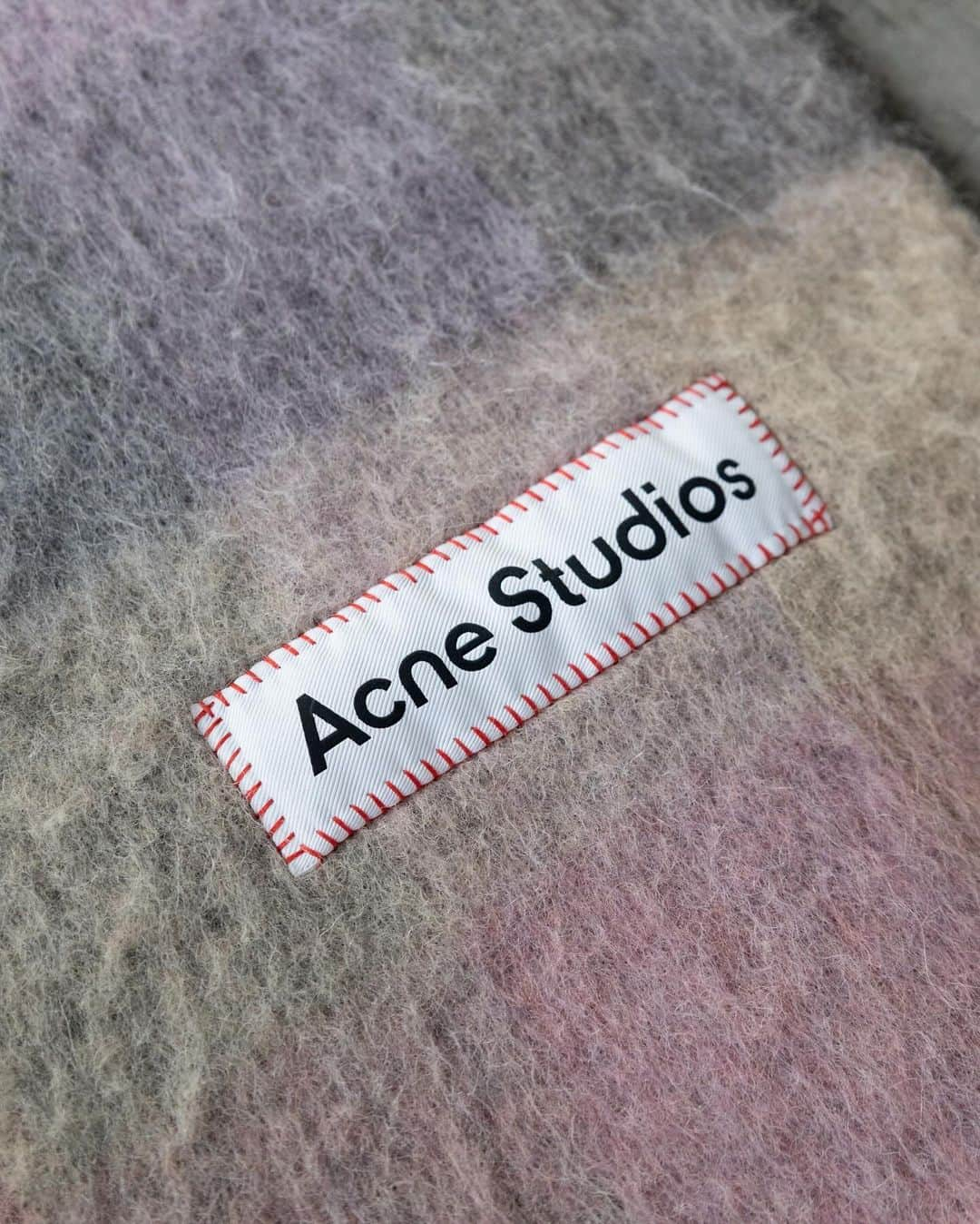 エディションさんのインスタグラム写真 - (エディションInstagram)「〈Acne Studios〉  P.1-3 93-04-35-04025 / ¥42,900 (tax in)  P.4-6 93-04-35-04032 / ¥38,500 (tax in)  #acnestudios #edition_jp #tomorrowland_jp」12月12日 20時57分 - edition_jp