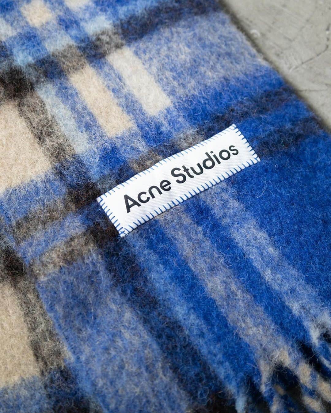 エディションさんのインスタグラム写真 - (エディションInstagram)「〈Acne Studios〉  P.1-3 93-04-35-04033 / ¥42,900 (tax in)  #acnestudios #edition_jp #tomorrowland_jp」12月12日 20時57分 - edition_jp