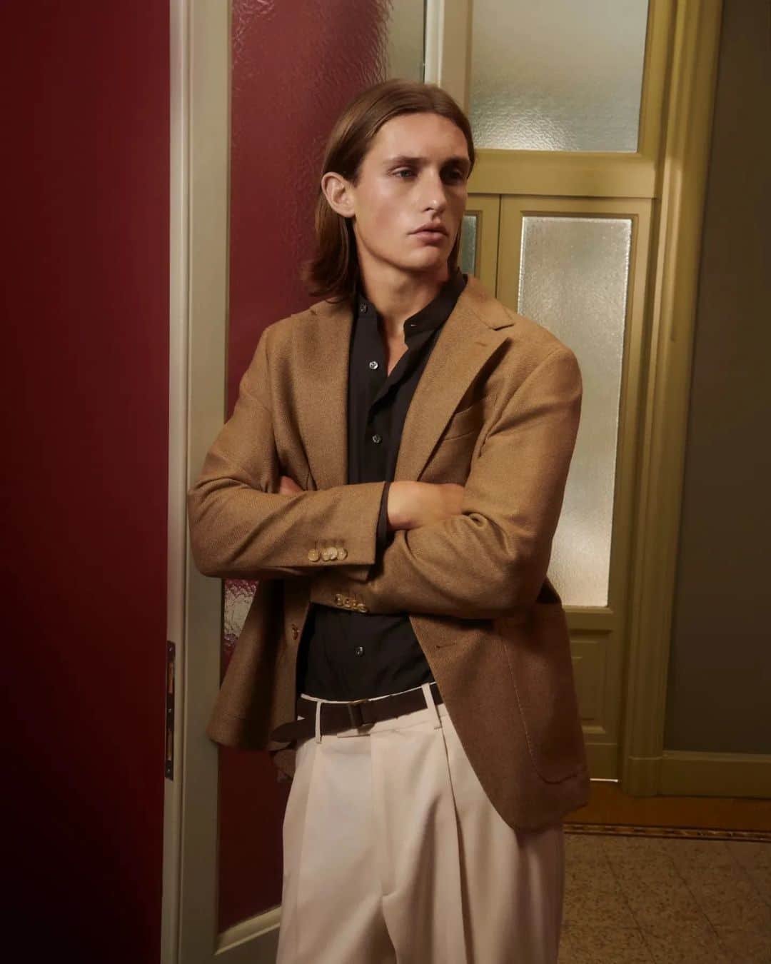 ラファエルカルーゾさんのインスタグラム写真 - (ラファエルカルーゾInstagram)「Timeless fabrics, earthy nuances.  #carusomenswear #fw2324 #playfulelegance」12月12日 21時07分 - carusomenswear