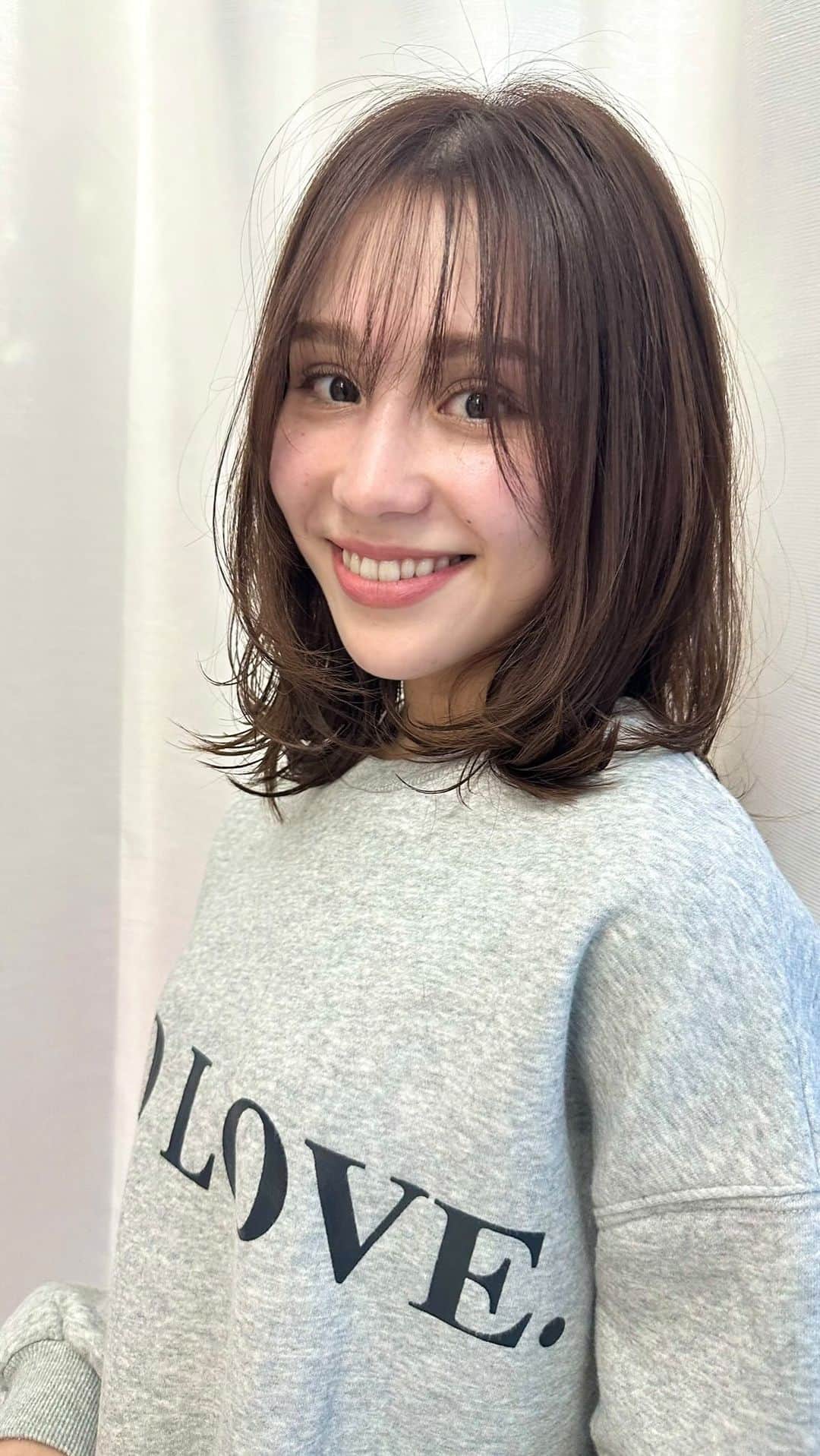 高島ゆみのインスタグラム：「. 今日は3ヶ月ぶりにカット✂️🩶  めちゃくちゃ良い感じ🥺🩷🩷 @doiken0322 さん いつもありがとうございます♡  #梅田カット#大阪カット」