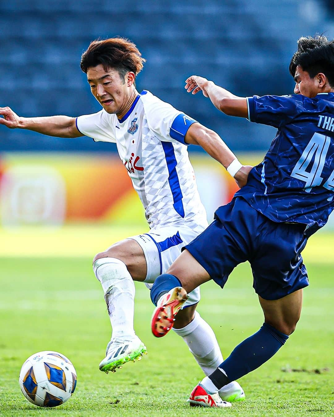 Goal Japanさんのインスタグラム写真 - (Goal JapanInstagram)「🔵 J2史上初！甲府が #ACL 決勝T進出！🔴 #長谷川元希 の先制点と #ピーターウタカ の2得点で、前半だけでブリーラム・ユナイテッドから3ゴールを奪った #ヴァンフォーレ甲府。 後半序盤に立て続けに失点するも、3-2で逃げ切り敵地で勝点3を奪取！グループHのもう一試合、メルボルン・シティ×浙江FCは1-1のドローで終了し、大会初出場の甲府が首位でグループステージを突破した。  #soccer #football #AFC #afcchampionslegue #meijiyasudaseimeijleague #jleague #ventforetkofu #ventforet #サッカー #フットボール #AFCチャンピオンズリーグ #明治安田生命Jリーグ #Jリーグ #ヴァンフォーレ #⚽」12月12日 21時00分 - goaljapan