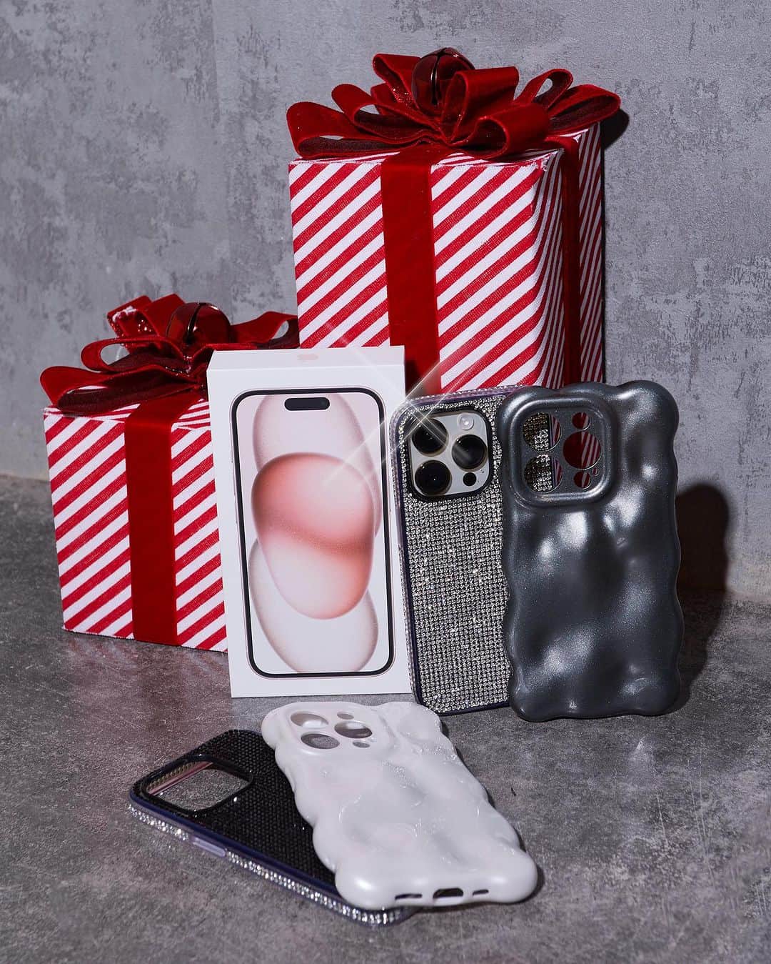 Public Desireのインスタグラム：「💖WIN A PINK IPHONE 15 & £100 TO SPEND ON COCONUT LANE!💖  It’s your last chance to be one of our lucky 12 Days of Christmas winners!! 🤩 To make this MEGA prize yours: 💕Follow @publicdesire & @coconutlaneuk 💕Like this post 💕Comment any pink emoji below! More comments = more entries!  ✨Share to stories for a bonus entry!  Winner announced 13/12, full T&Cs: https://bit.ly/3R7igat  Good luck!! 🫶」