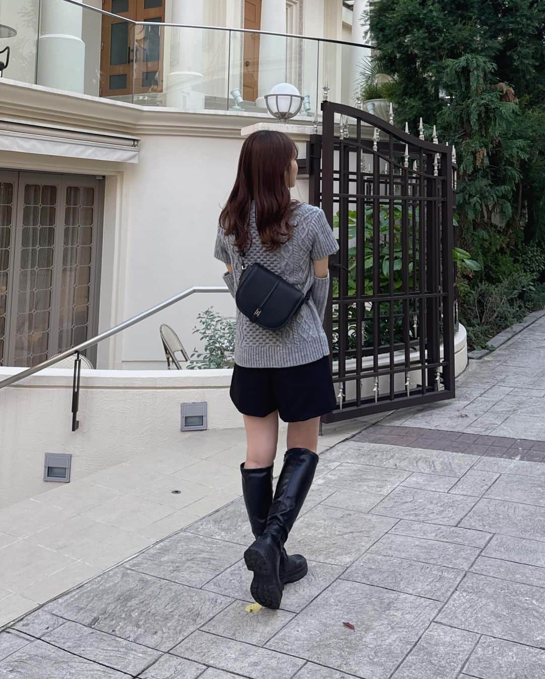 吉次玲奈さんのインスタグラム写真 - (吉次玲奈Instagram)「先日のコーデ⁡🩶  tops: @randeboo_official  bottom/boots: @grl_official  ⁡ #randeboo #ランデブー  #カーディガン #カーディガンコーデ #着回し #着回しコーデ #ニット #冬コーデ #シャツ #ロングブーツ #ロングブーツコーデ #キャミワンピ #キャミワンピース #キャップコーデ #秋冬コーデ #冬服 #ブラウスコーデ #ブラウス #セットアップ #セットアップコーデ  #ゾゾタウン #zozotown購入品 #zozotown #156cmコーデ #骨格ウェーブ #骨格ウェーブコーデ」12月12日 21時11分 - rena_yoshitsugu
