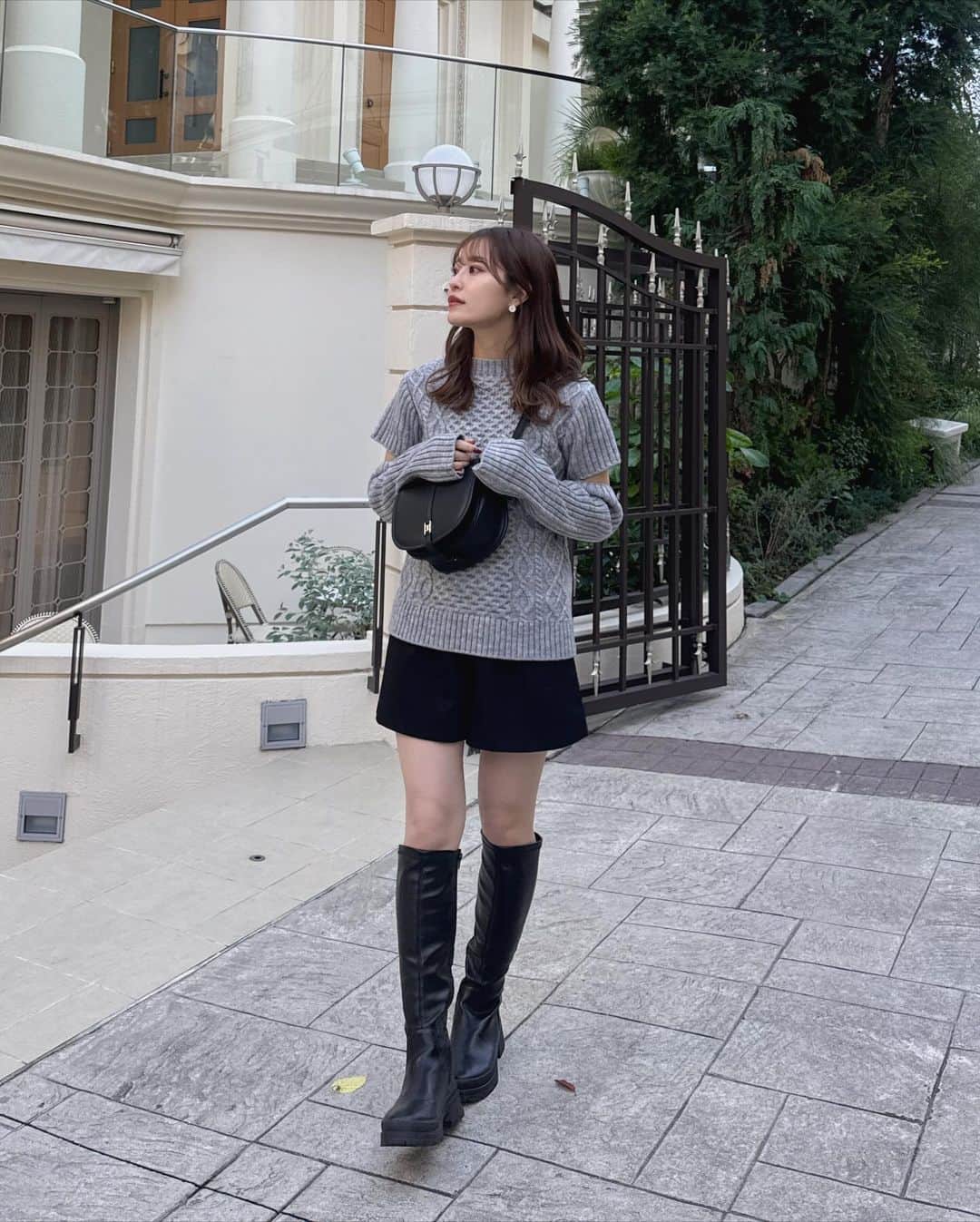 吉次玲奈さんのインスタグラム写真 - (吉次玲奈Instagram)「先日のコーデ⁡🩶  tops: @randeboo_official  bottom/boots: @grl_official  ⁡ #randeboo #ランデブー  #カーディガン #カーディガンコーデ #着回し #着回しコーデ #ニット #冬コーデ #シャツ #ロングブーツ #ロングブーツコーデ #キャミワンピ #キャミワンピース #キャップコーデ #秋冬コーデ #冬服 #ブラウスコーデ #ブラウス #セットアップ #セットアップコーデ  #ゾゾタウン #zozotown購入品 #zozotown #156cmコーデ #骨格ウェーブ #骨格ウェーブコーデ」12月12日 21時11分 - rena_yoshitsugu