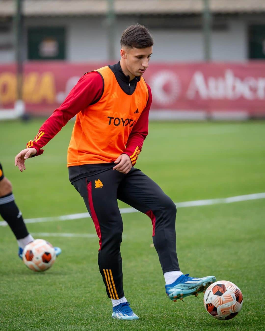 ASローマさんのインスタグラム写真 - (ASローマInstagram)「Snaps from training! 📸  #ASRoma」12月12日 21時21分 - officialasroma