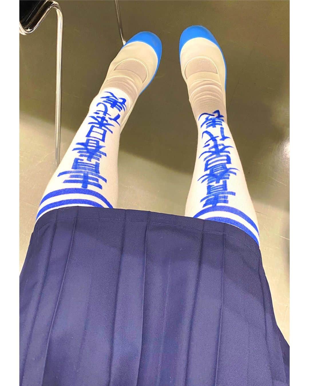 沙羅さんのインスタグラム写真 - (沙羅Instagram)「新しい学校のリーダーズ⁉️😳 ハシヤスメ・アツコさんとホリプロコムものまね軍団でコラボしました！SUZUKAちゃん、めちゃ似てた😂❣️  今年ハマりにハマらせていただいたオトナブルーのネタができて嬉しかったです🥹ダンスは２日で必死に覚えました🔥笑 観てくれたみんな、ありがとう〜❤️  危険物てぃらてぃらの早川ちゃんは このネタを最後に芸人を卒業🌸 最後に一緒にできてよかった‼️  本当にお疲れ様でした！！ありがとう😭  たむたむの欽ちゃん、雛壇で笑った笑った😂笑笑  #新しい学校のリーダーズ #SUZUKA #ハシヤスメアツコ #アンミカ #危険物てぃらてぃら早川知里 #研ナオコ #メルヘン須長 #丸山桂里奈 #沙羅 #井森美幸 #まーな #ものまね #ホリプロ #bish  #たむたむ #欽ちゃん #仮装大賞」12月12日 21時23分 - sarapika128