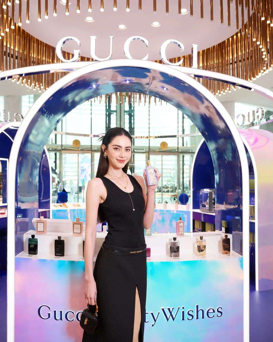 マイ・ダーウィカーさんのインスタグラム写真 - (マイ・ダーウィカーInstagram)「Celebrate your holiday with @GucciBeauty Holiday Collection and discover the Gucci Beauty Pop-up at King Power Rangnam #GucciBeautyWishes #GucciBeauty」12月12日 21時33分 - davikah